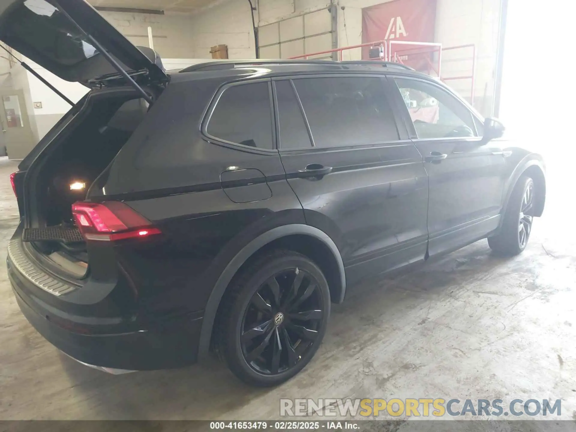 4 Photograph of a damaged car 3VV2B7AX1MM012587 VOLKSWAGEN TIGUAN 2021