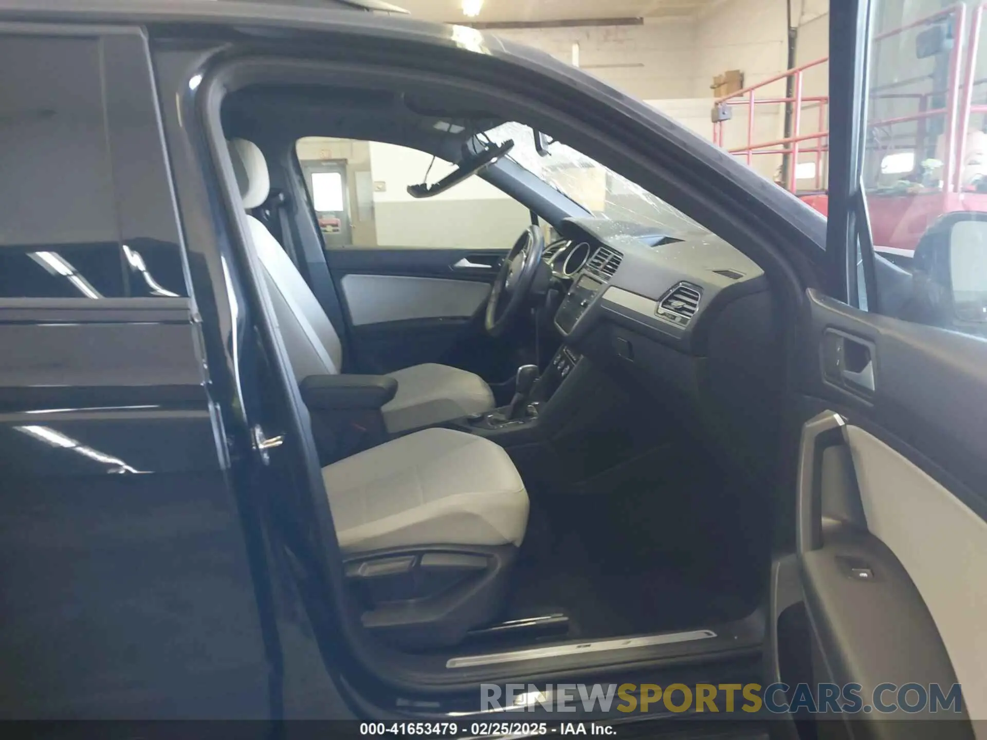 5 Photograph of a damaged car 3VV2B7AX1MM012587 VOLKSWAGEN TIGUAN 2021