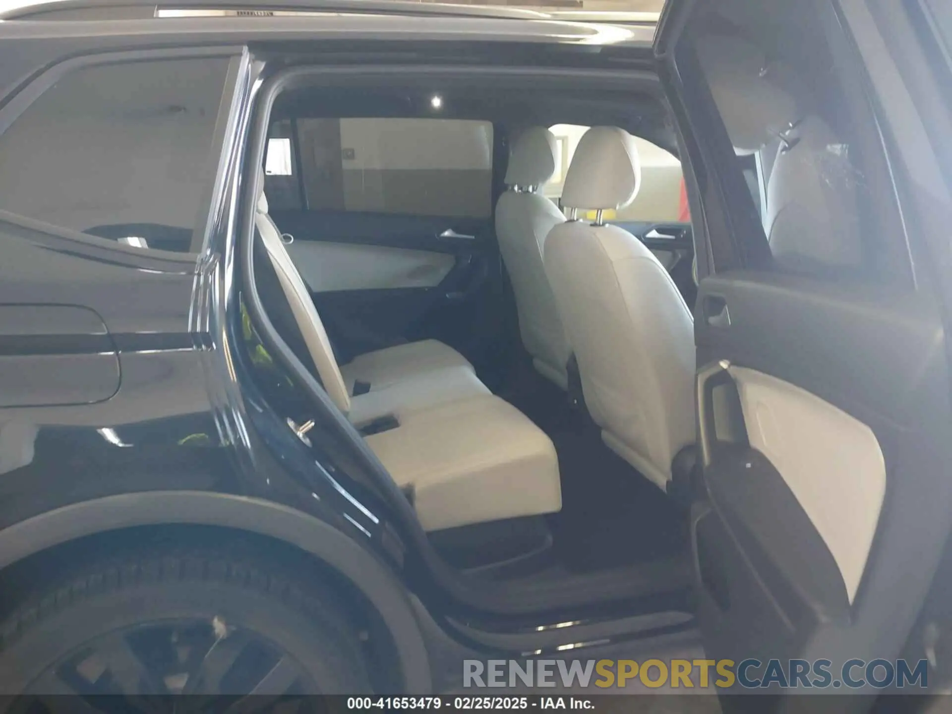 8 Photograph of a damaged car 3VV2B7AX1MM012587 VOLKSWAGEN TIGUAN 2021