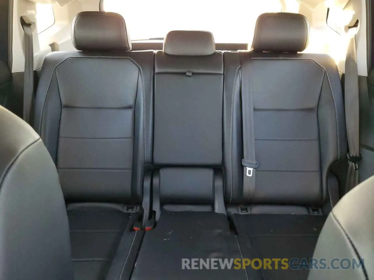 10 Photograph of a damaged car 3VV2B7AX1MM096653 VOLKSWAGEN TIGUAN 2021