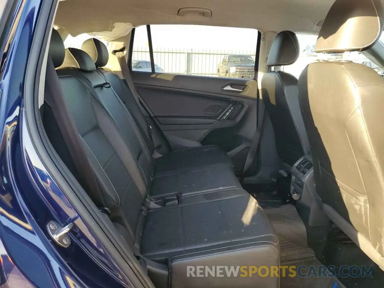 11 Photograph of a damaged car 3VV2B7AX1MM096653 VOLKSWAGEN TIGUAN 2021