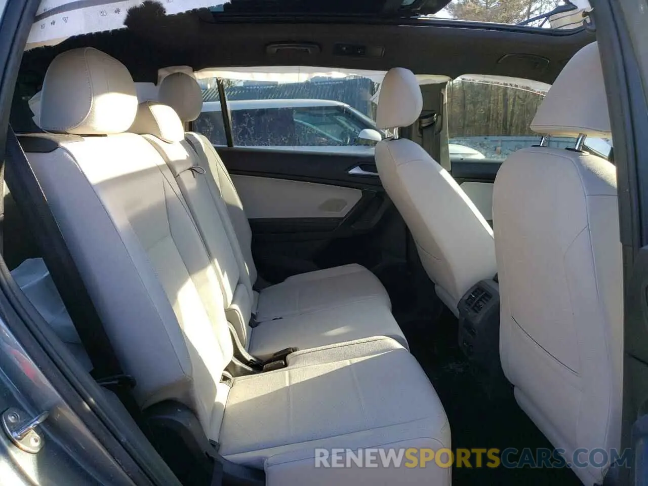 11 Photograph of a damaged car 3VV2B7AX1MM131773 VOLKSWAGEN TIGUAN 2021