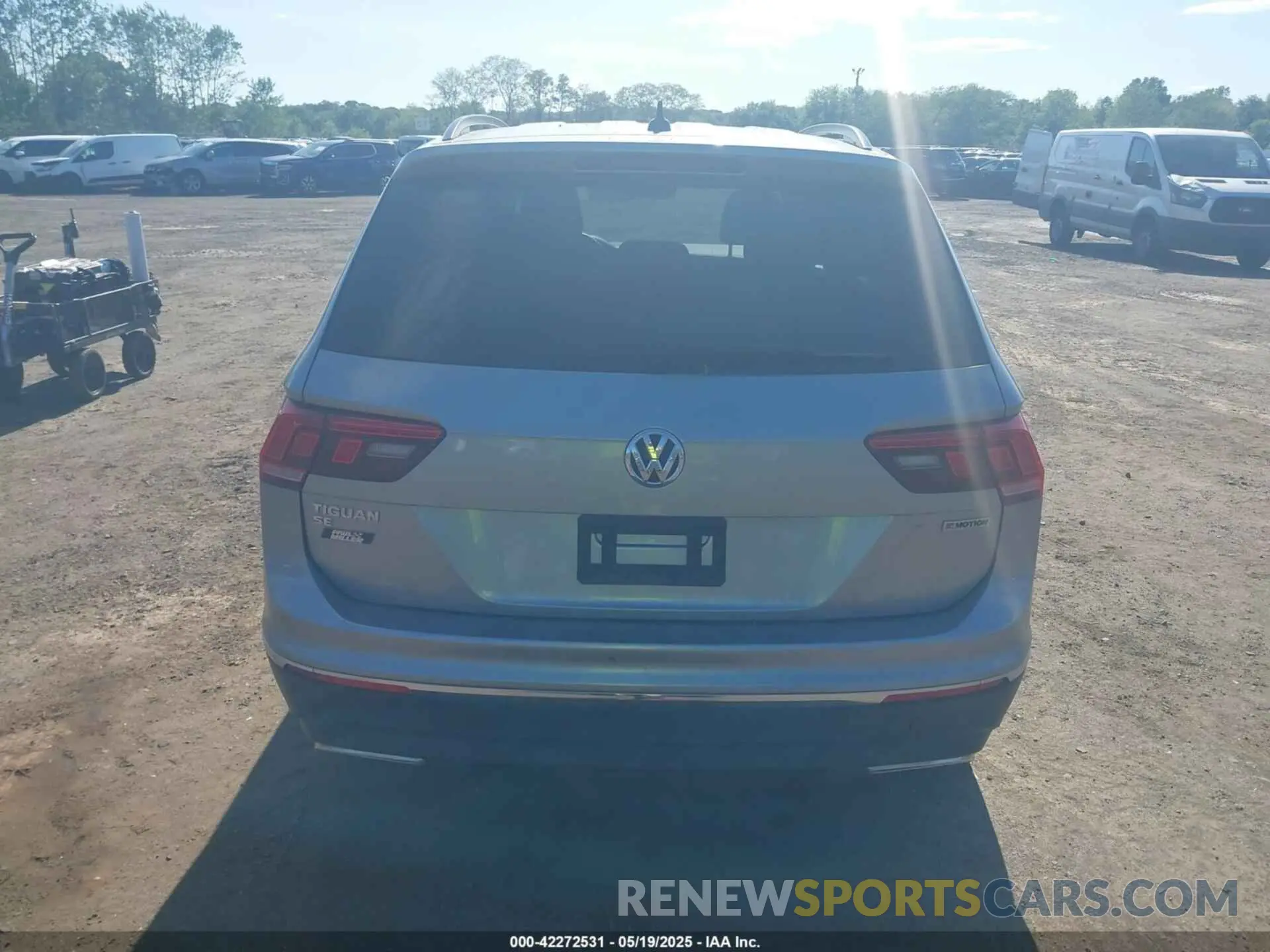 16 Photograph of a damaged car 3VV2B7AX1MM142823 VOLKSWAGEN TIGUAN 2021