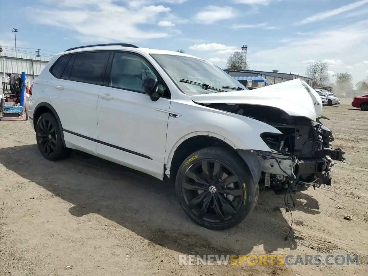 4 Photograph of a damaged car 3VV2B7AX2MM090733 VOLKSWAGEN TIGUAN 2021