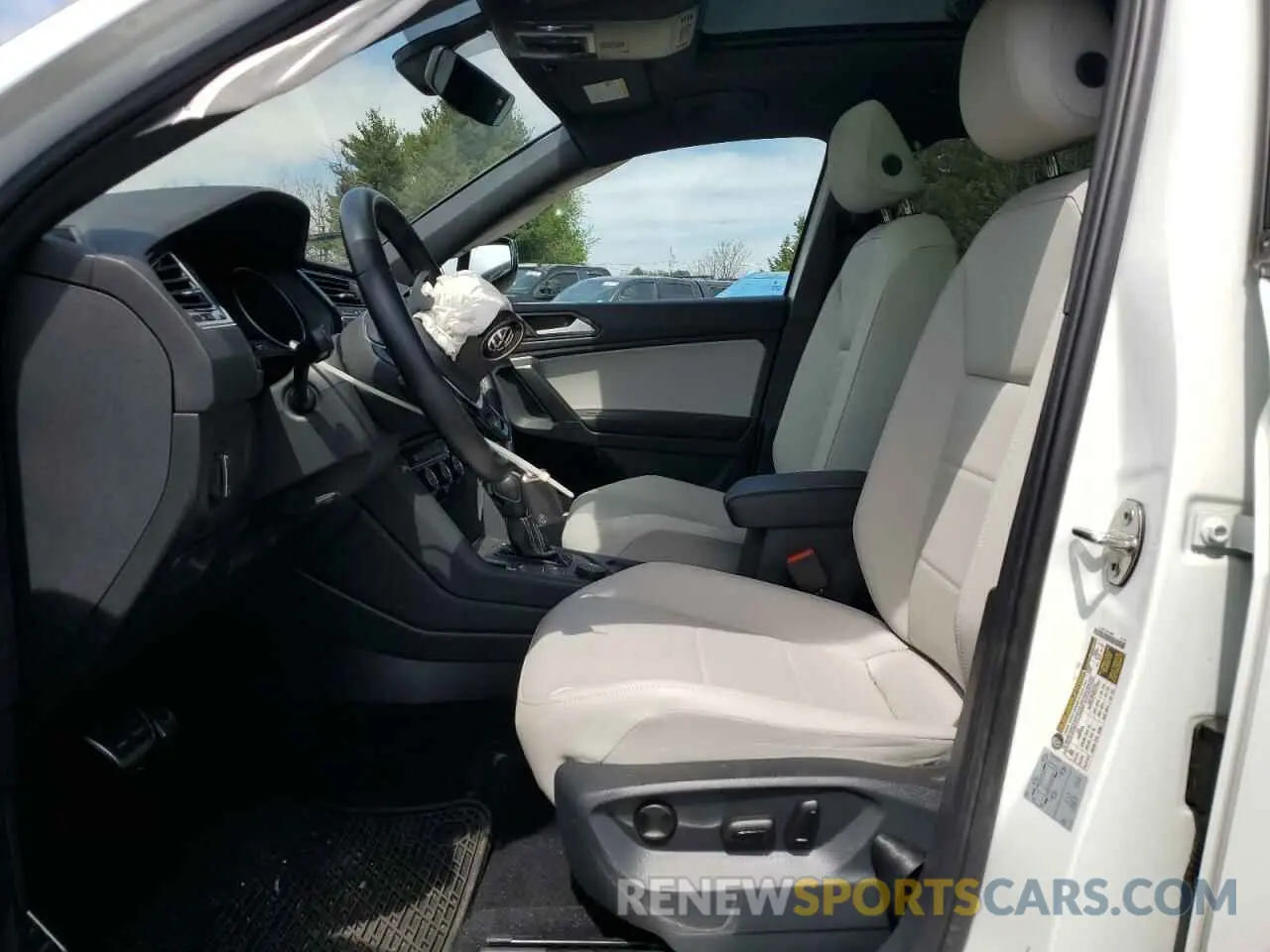 7 Photograph of a damaged car 3VV2B7AX2MM090733 VOLKSWAGEN TIGUAN 2021