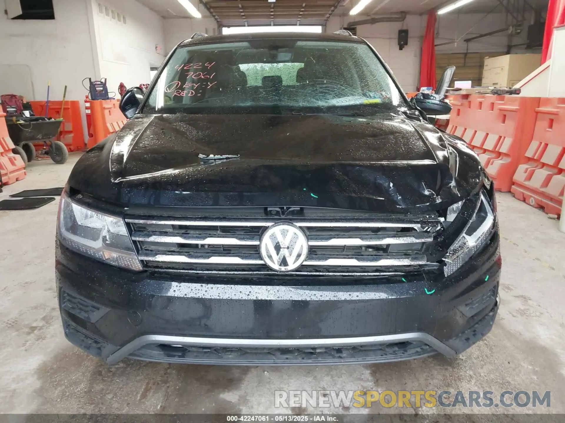 12 Photograph of a damaged car 3VV2B7AX2MM096399 VOLKSWAGEN TIGUAN 2021