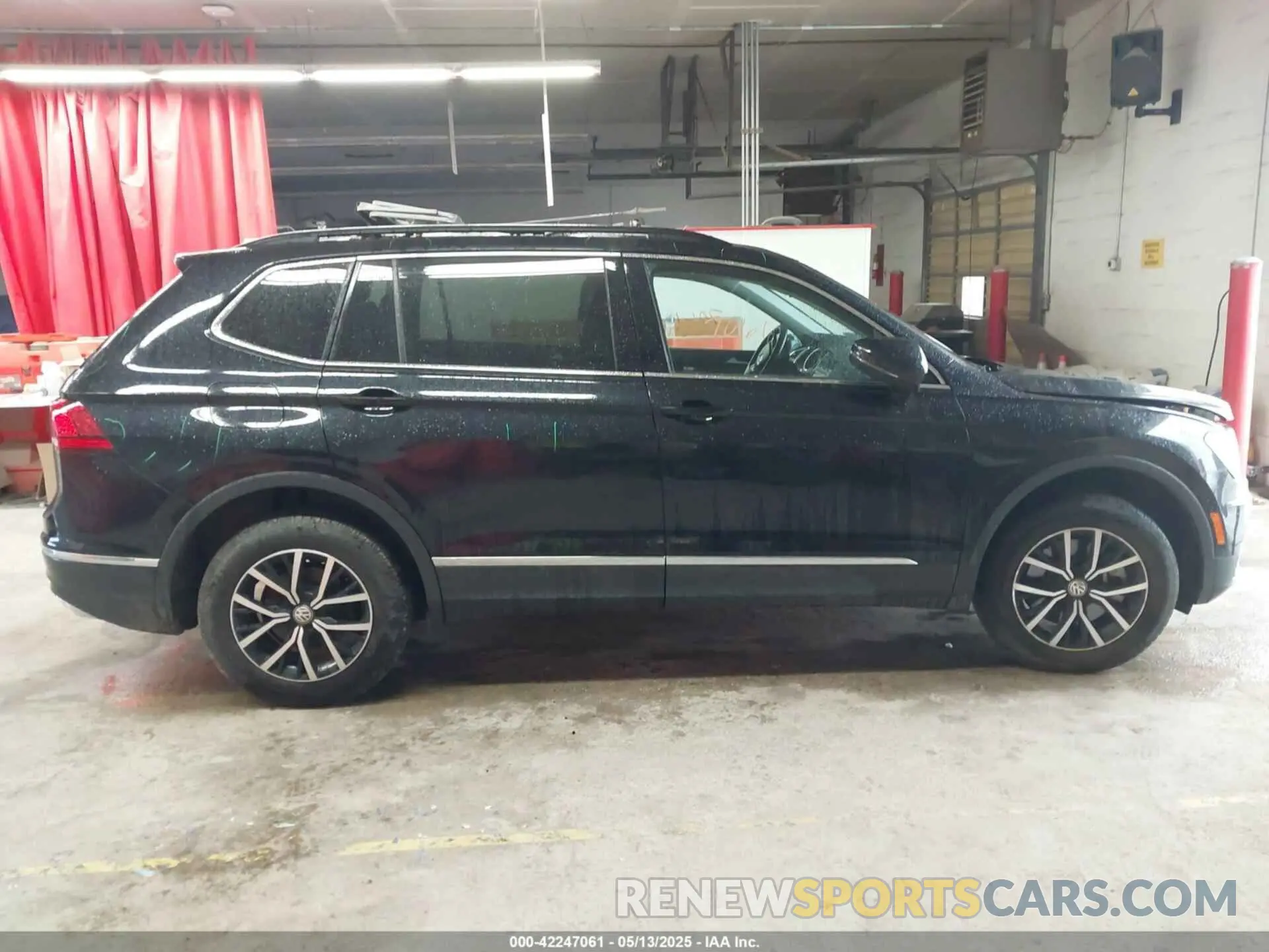 13 Photograph of a damaged car 3VV2B7AX2MM096399 VOLKSWAGEN TIGUAN 2021
