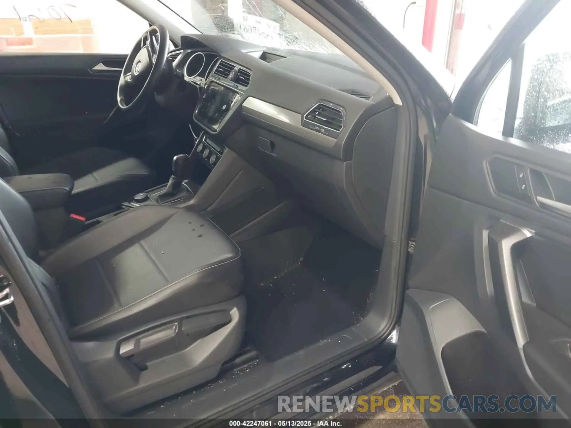 5 Photograph of a damaged car 3VV2B7AX2MM096399 VOLKSWAGEN TIGUAN 2021