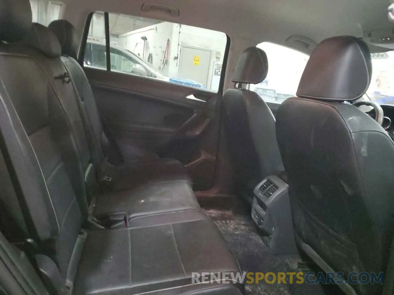 11 Photograph of a damaged car 3VV2B7AX2MM101584 VOLKSWAGEN TIGUAN 2021