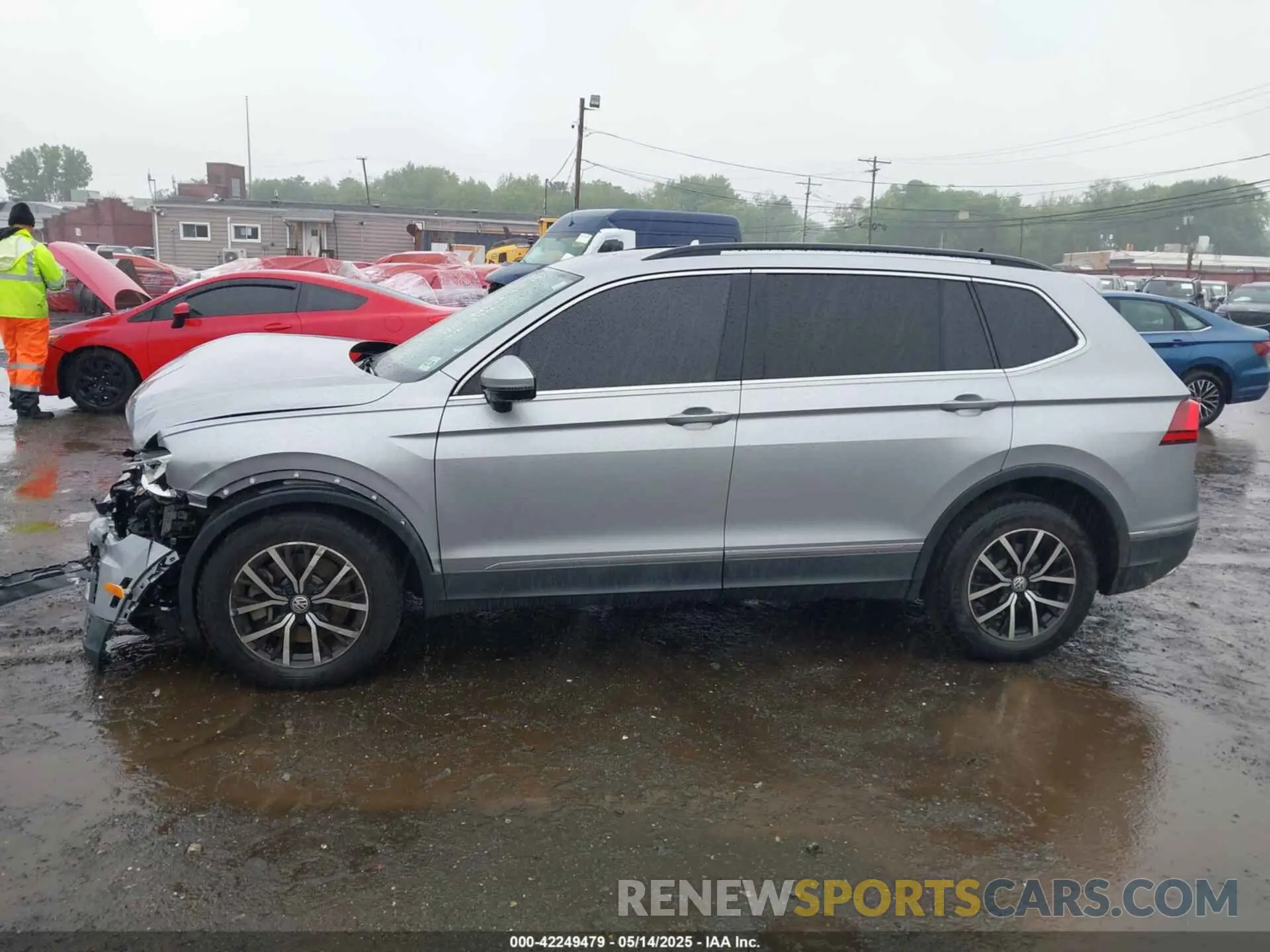 14 Photograph of a damaged car 3VV2B7AX3MM013711 VOLKSWAGEN TIGUAN 2021