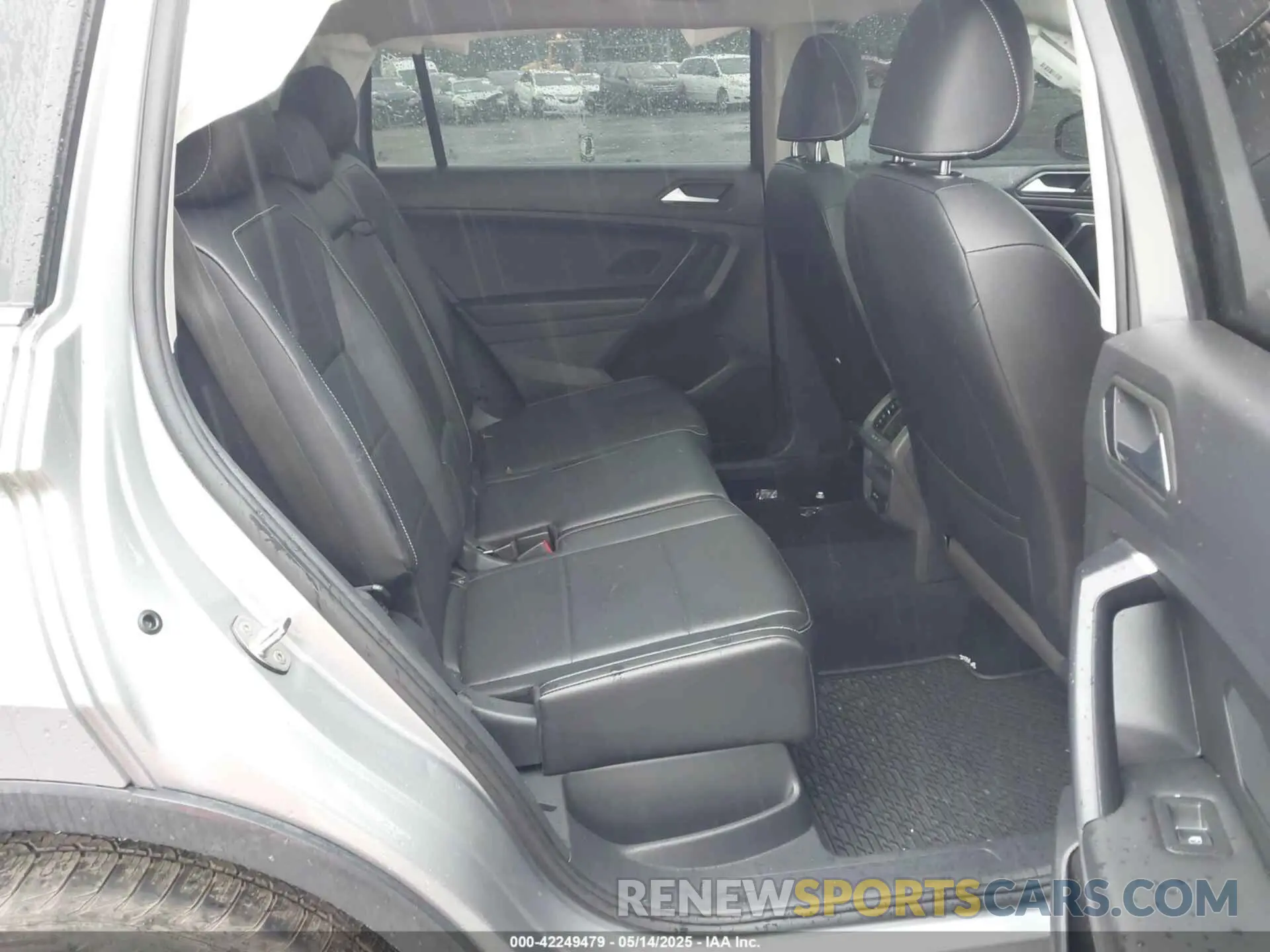 8 Photograph of a damaged car 3VV2B7AX3MM013711 VOLKSWAGEN TIGUAN 2021