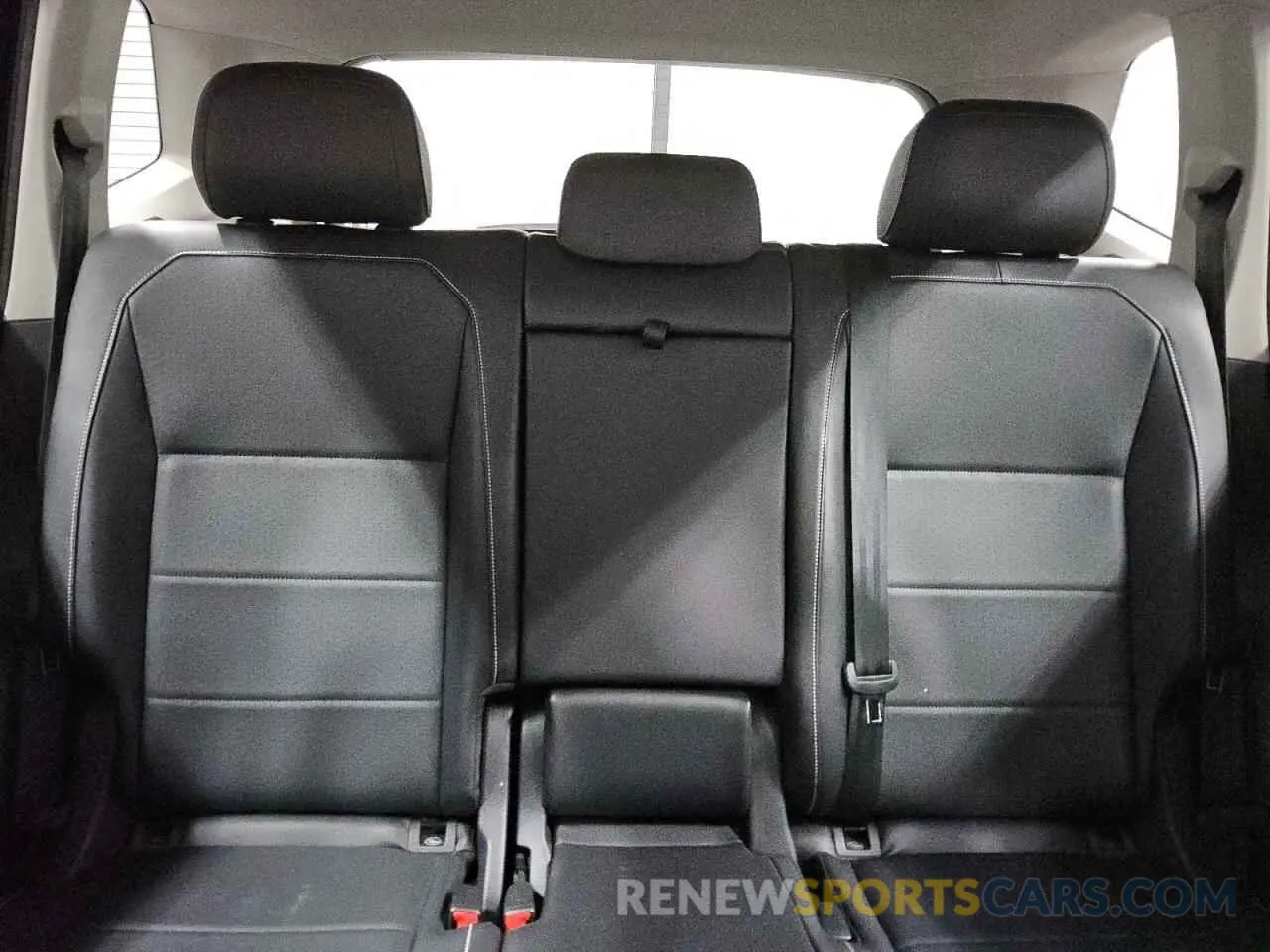 10 Photograph of a damaged car 3VV2B7AX3MM021758 VOLKSWAGEN TIGUAN 2021