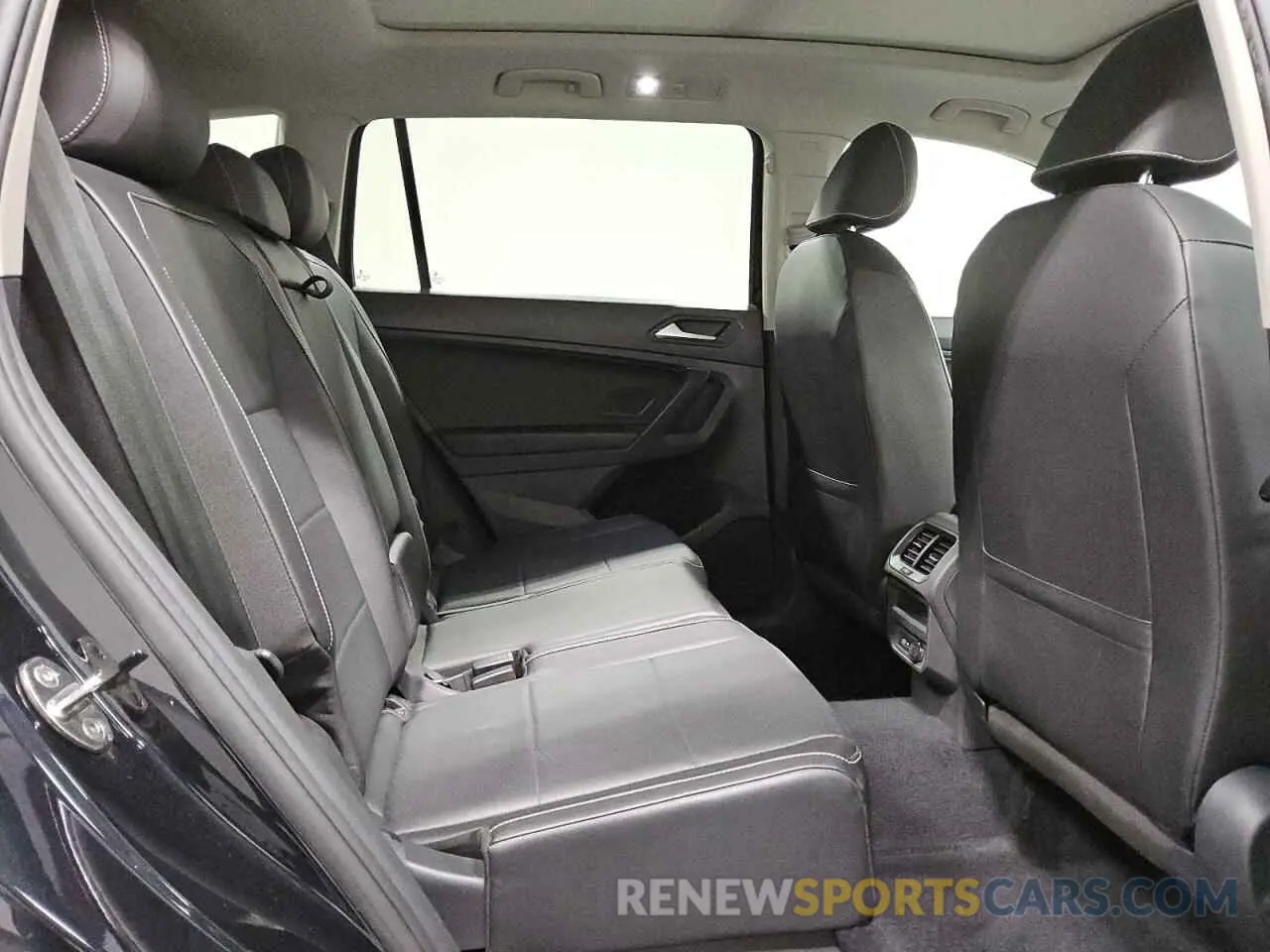11 Photograph of a damaged car 3VV2B7AX3MM021758 VOLKSWAGEN TIGUAN 2021