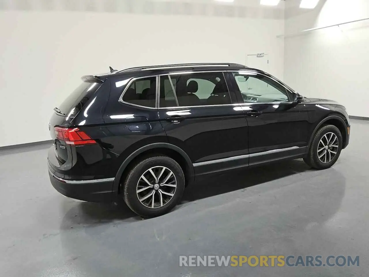 3 Photograph of a damaged car 3VV2B7AX3MM021758 VOLKSWAGEN TIGUAN 2021