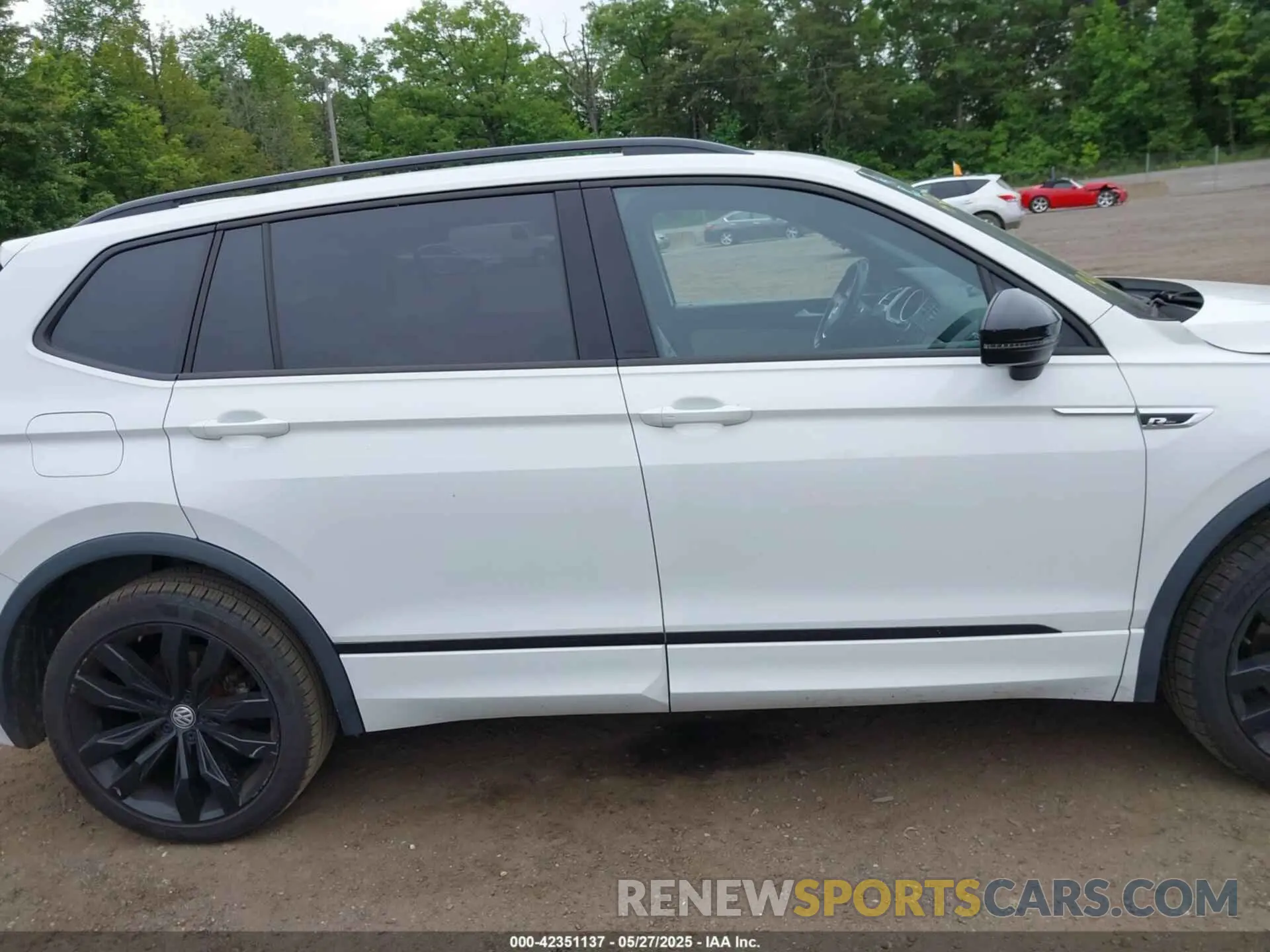 13 Photograph of a damaged car 3VV2B7AX3MM043999 VOLKSWAGEN TIGUAN 2021