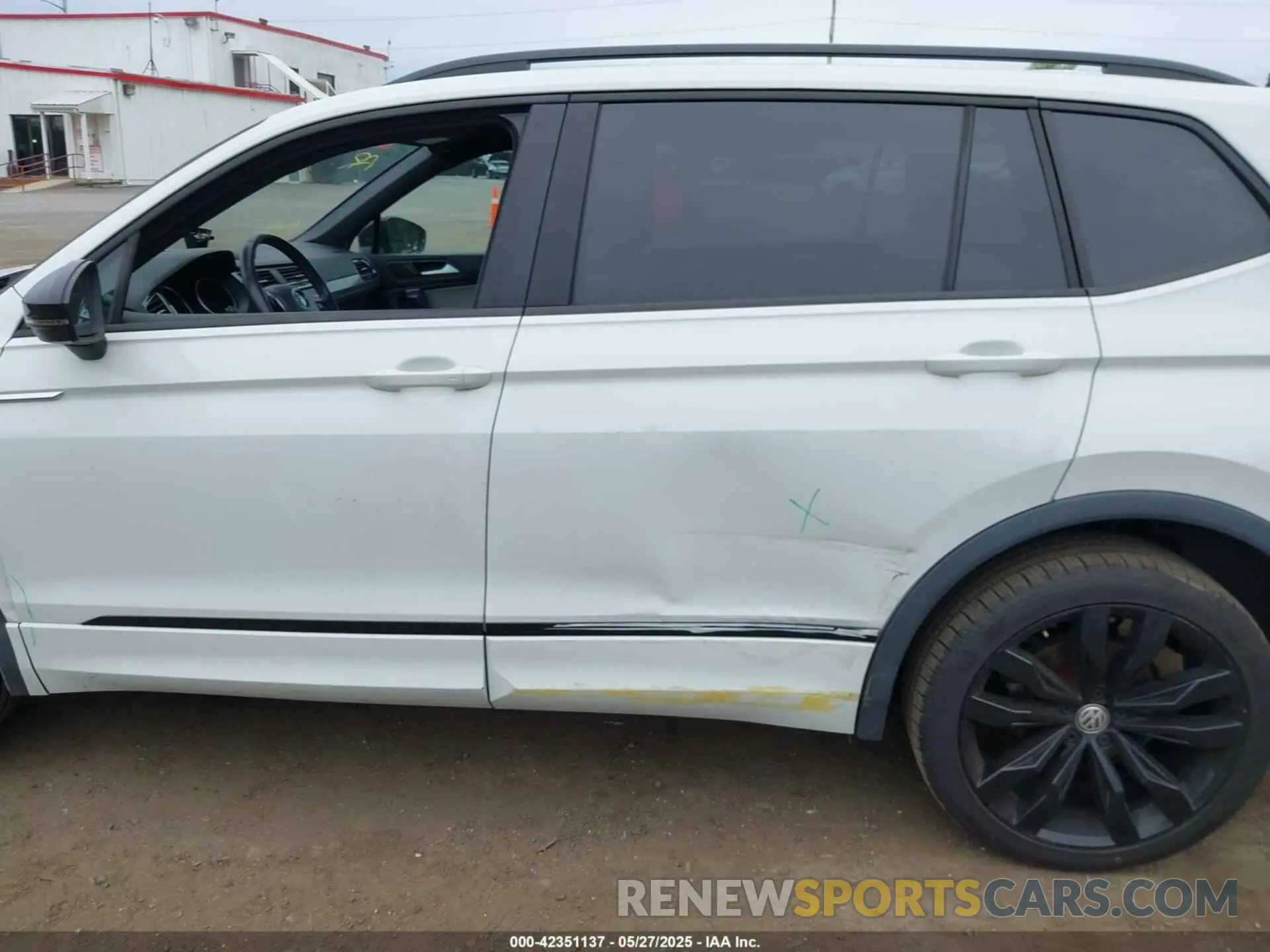 14 Photograph of a damaged car 3VV2B7AX3MM043999 VOLKSWAGEN TIGUAN 2021