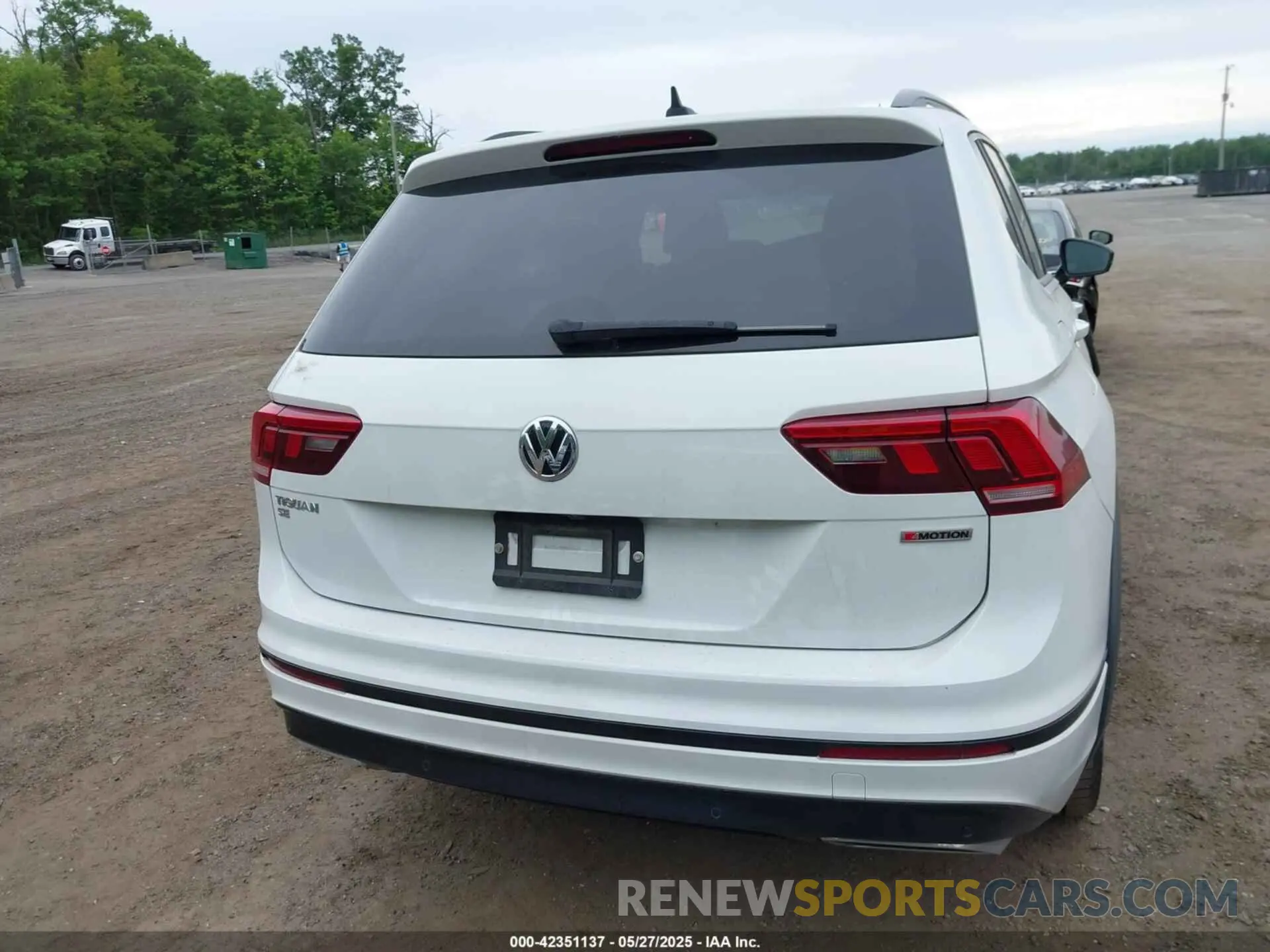 16 Photograph of a damaged car 3VV2B7AX3MM043999 VOLKSWAGEN TIGUAN 2021