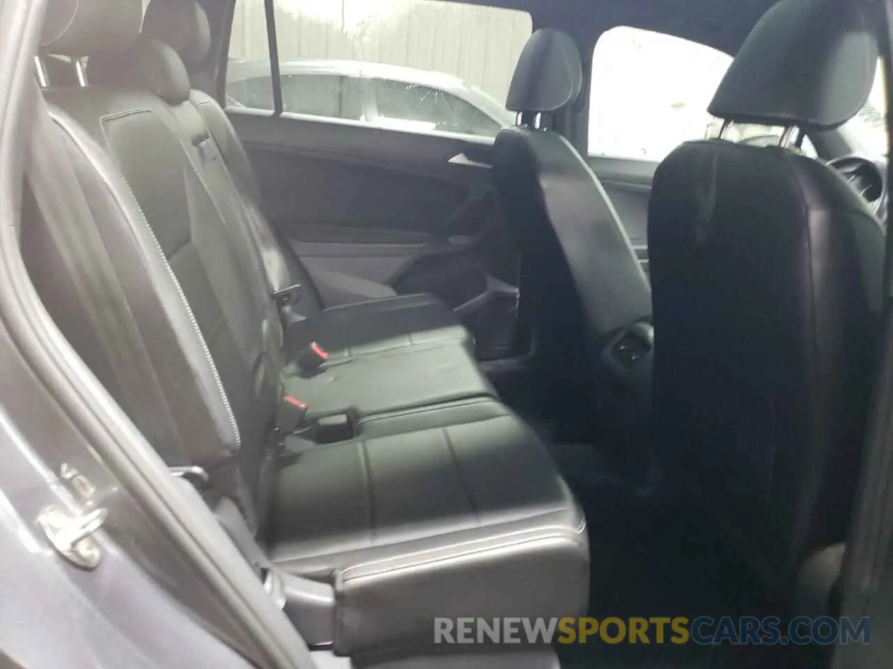 10 Photograph of a damaged car 3VV2B7AX3MM049057 VOLKSWAGEN TIGUAN 2021