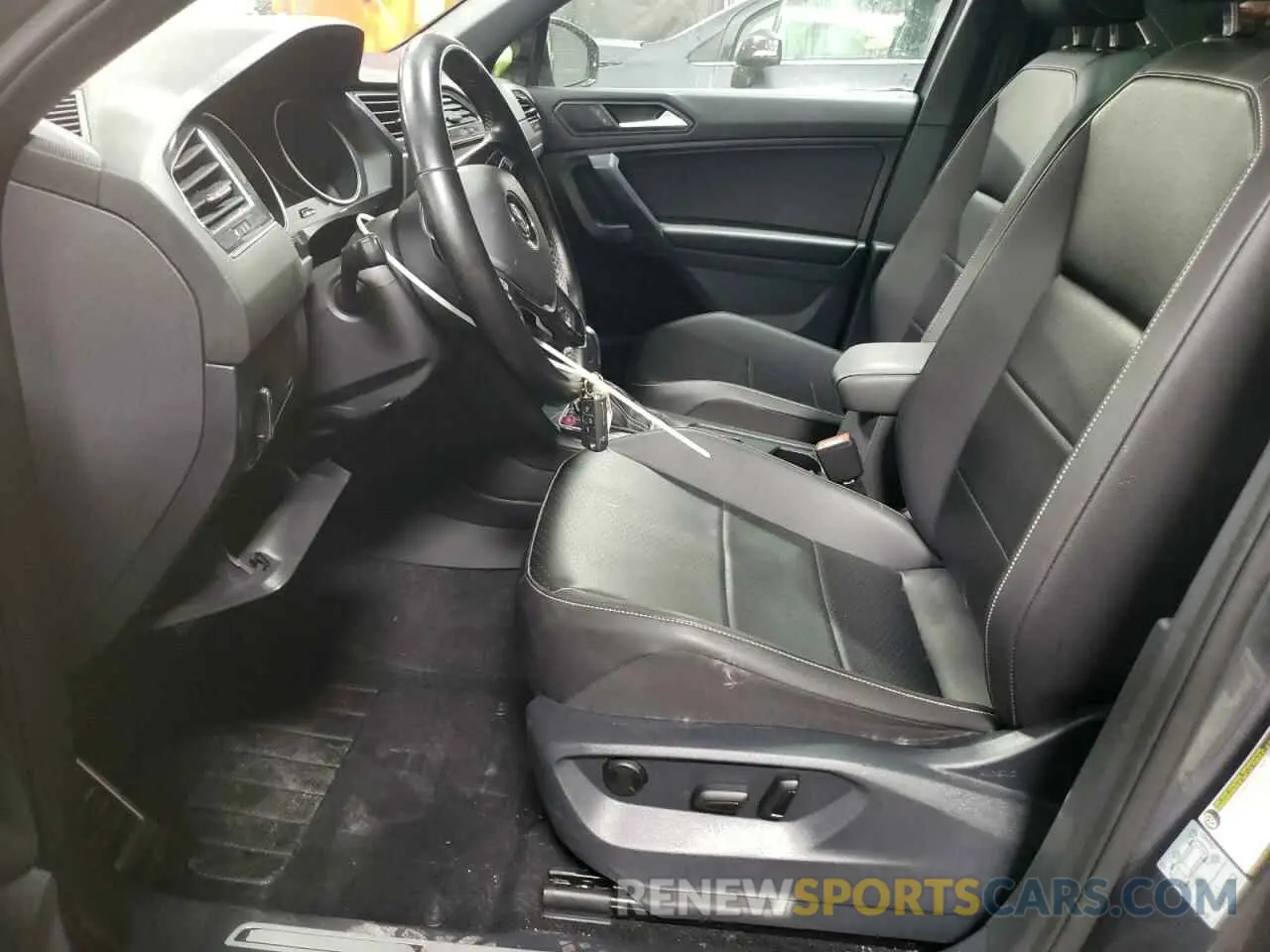 7 Photograph of a damaged car 3VV2B7AX3MM049057 VOLKSWAGEN TIGUAN 2021