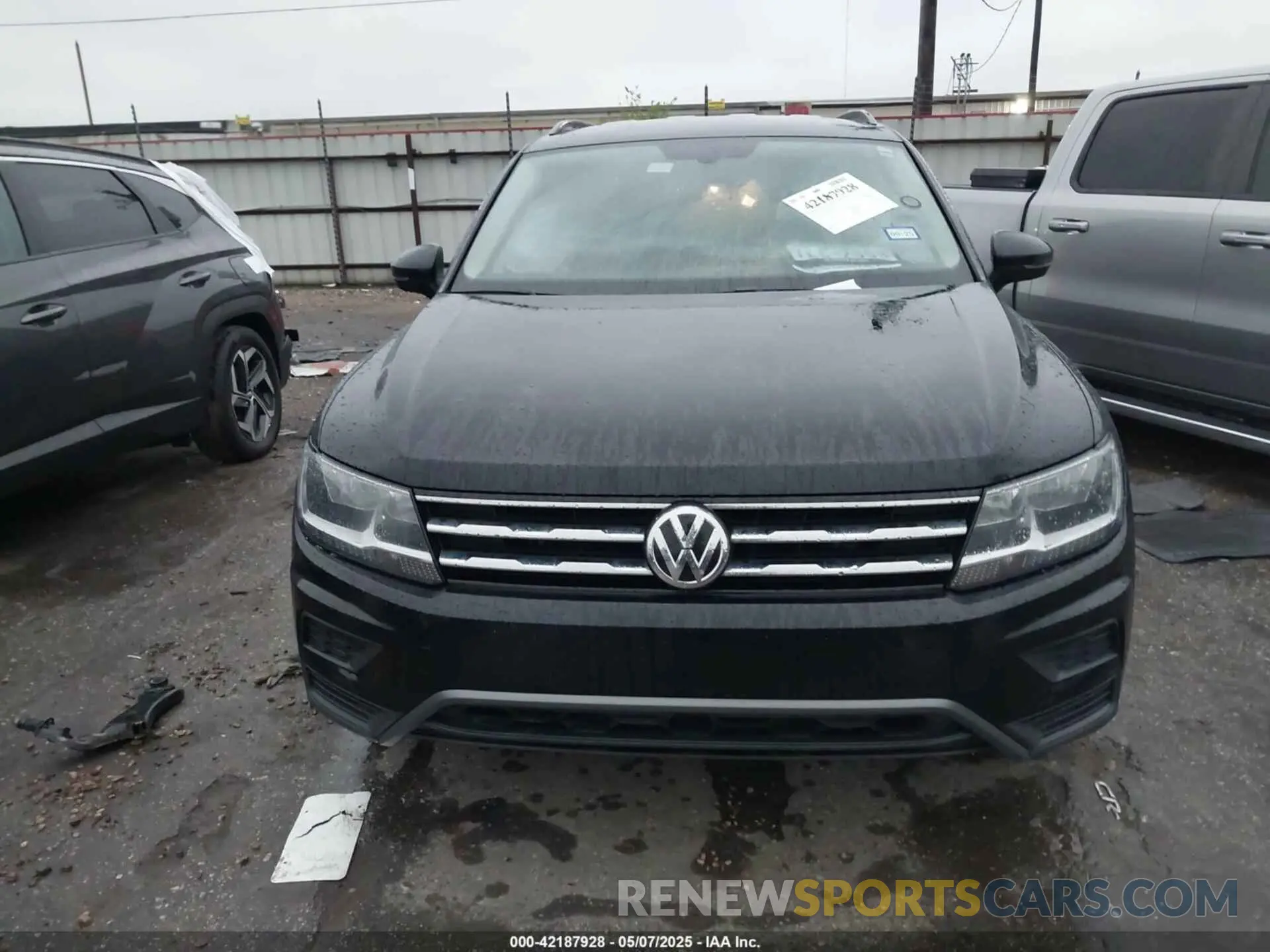 12 Photograph of a damaged car 3VV2B7AX3MM049091 VOLKSWAGEN TIGUAN 2021
