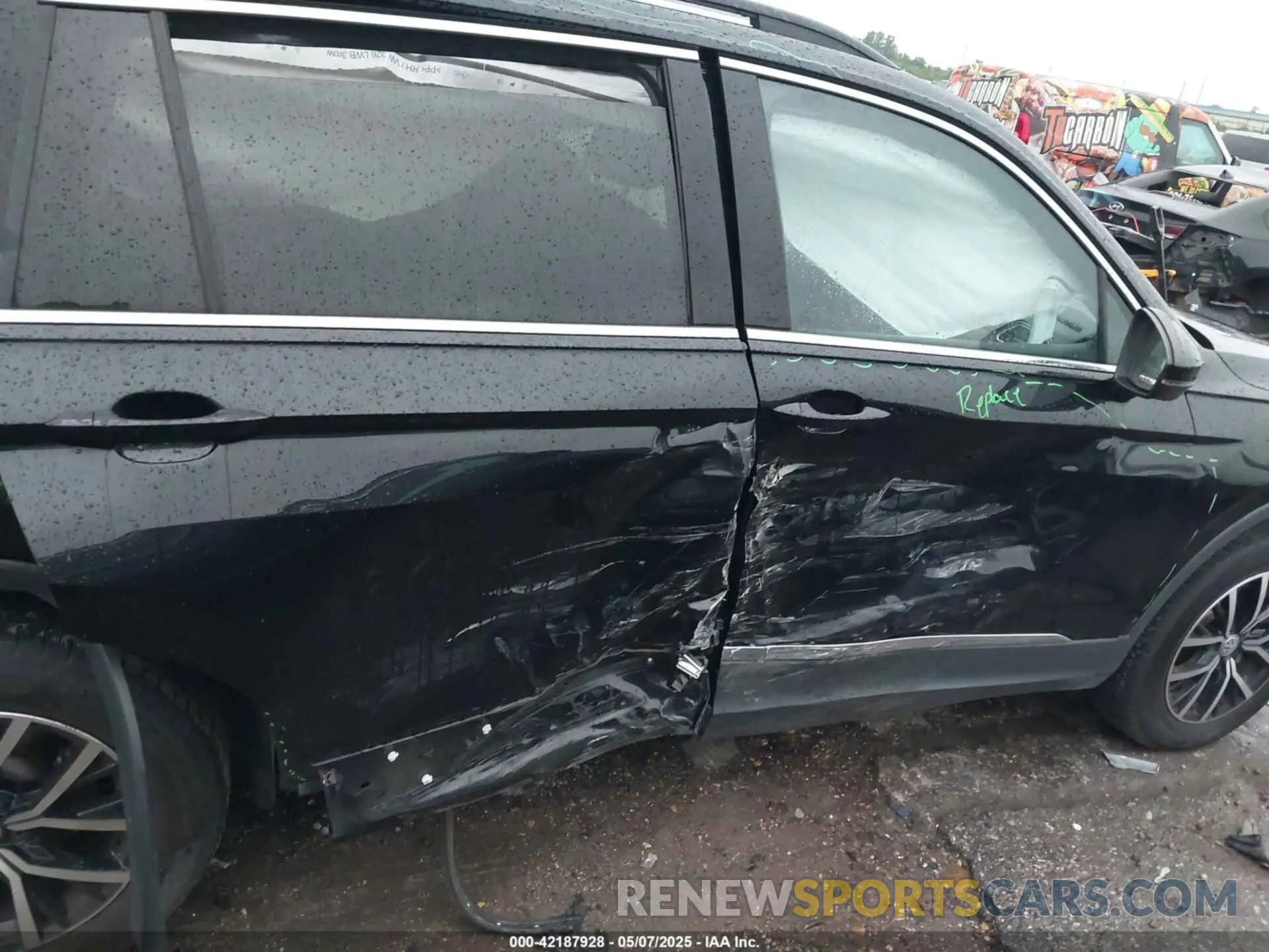 13 Photograph of a damaged car 3VV2B7AX3MM049091 VOLKSWAGEN TIGUAN 2021