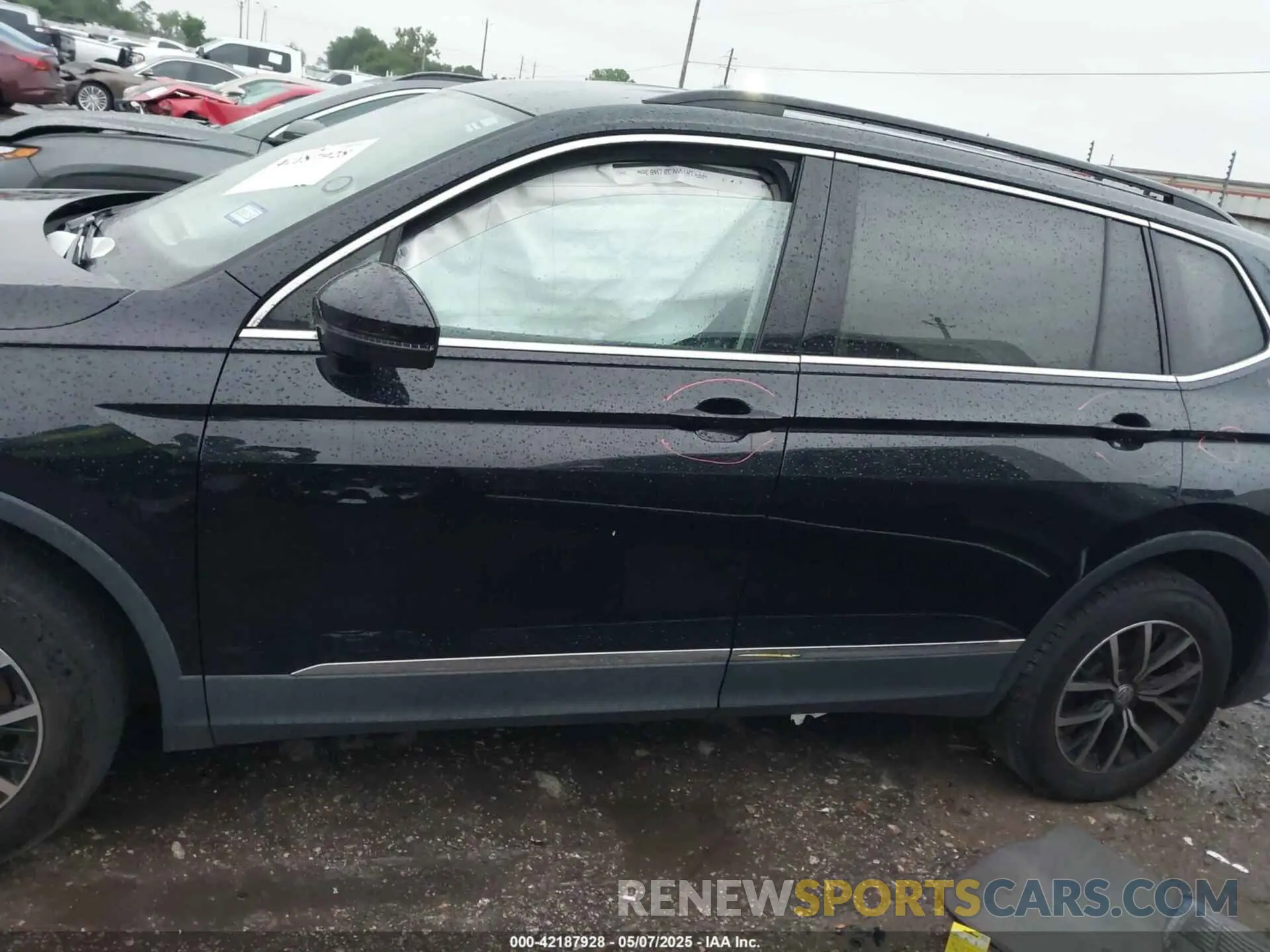 14 Photograph of a damaged car 3VV2B7AX3MM049091 VOLKSWAGEN TIGUAN 2021