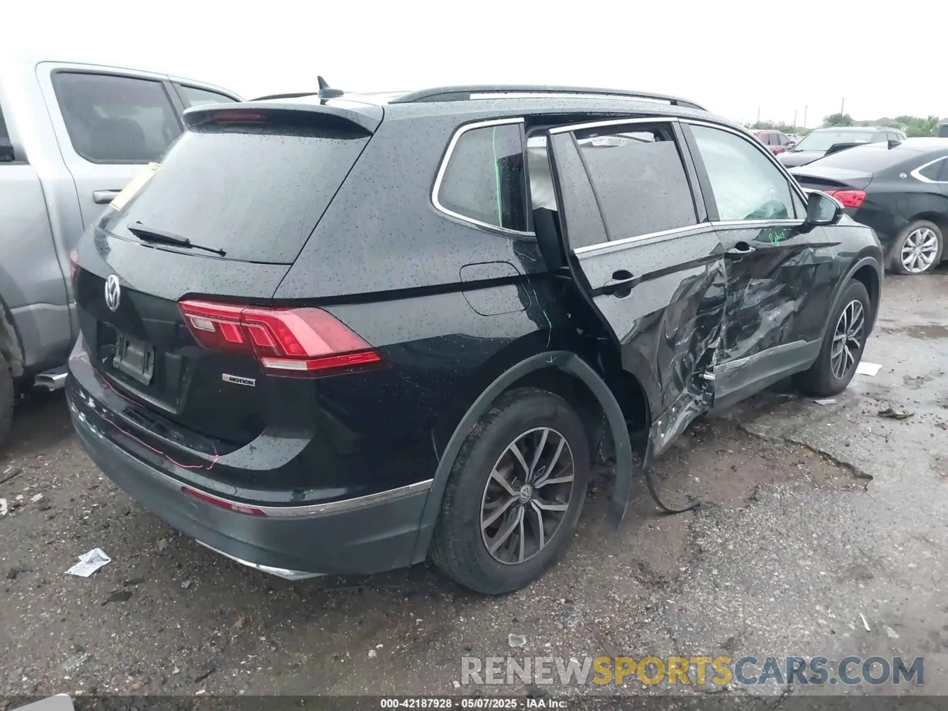 4 Photograph of a damaged car 3VV2B7AX3MM049091 VOLKSWAGEN TIGUAN 2021