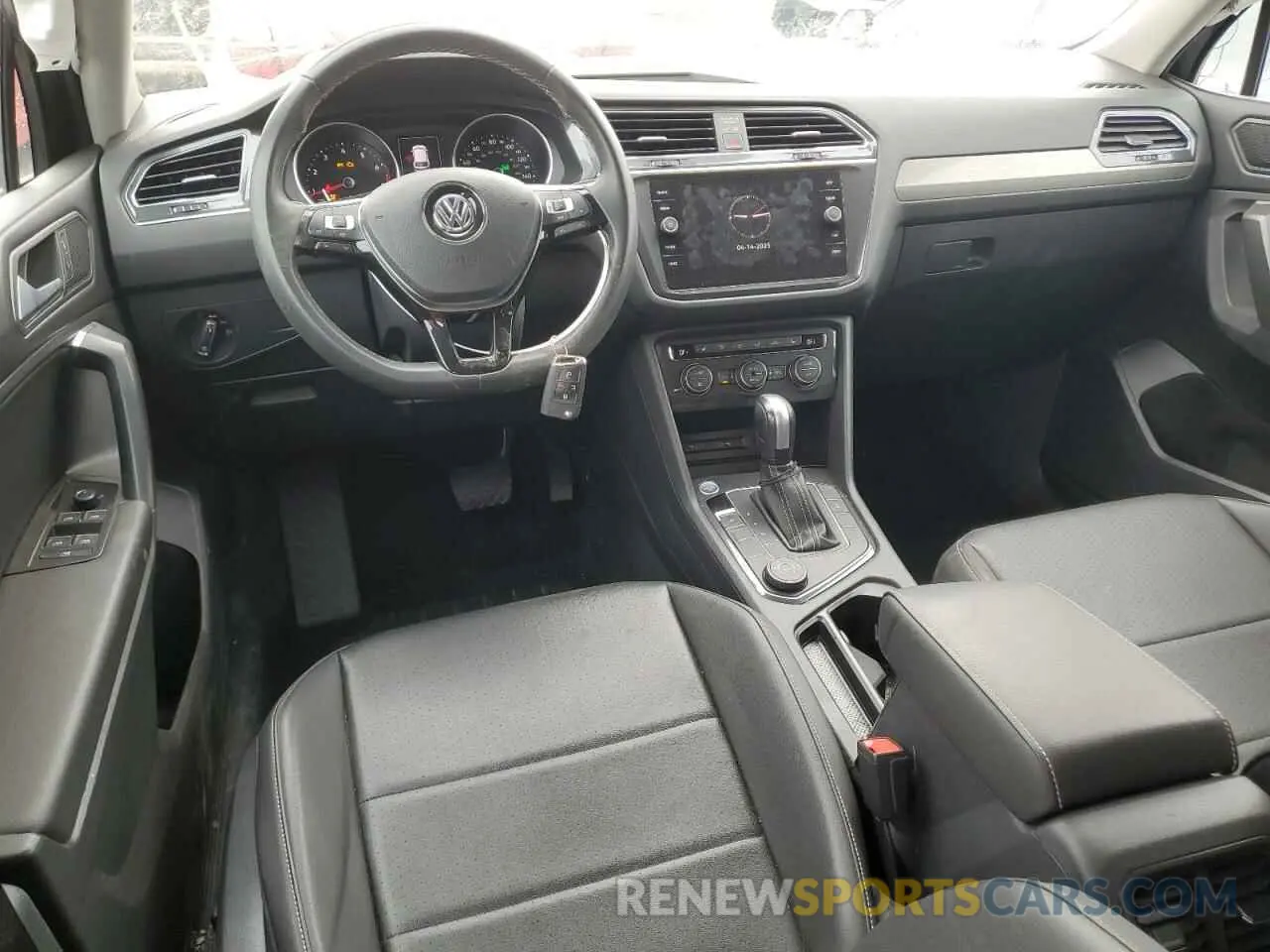 8 Photograph of a damaged car 3VV2B7AX3MM092118 VOLKSWAGEN TIGUAN 2021