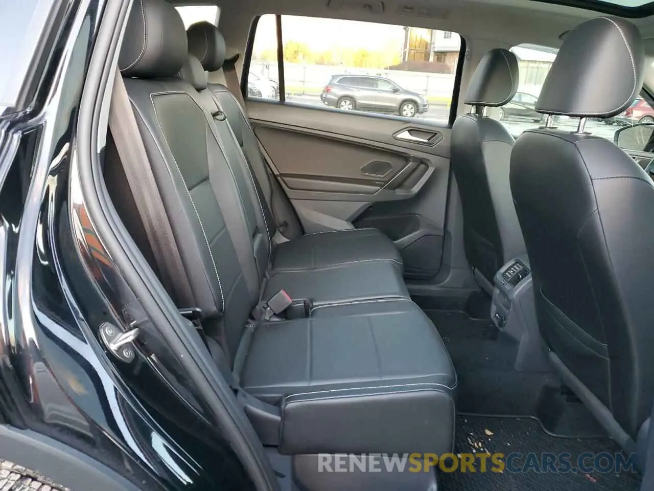 11 Photograph of a damaged car 3VV2B7AX3MM115428 VOLKSWAGEN TIGUAN 2021