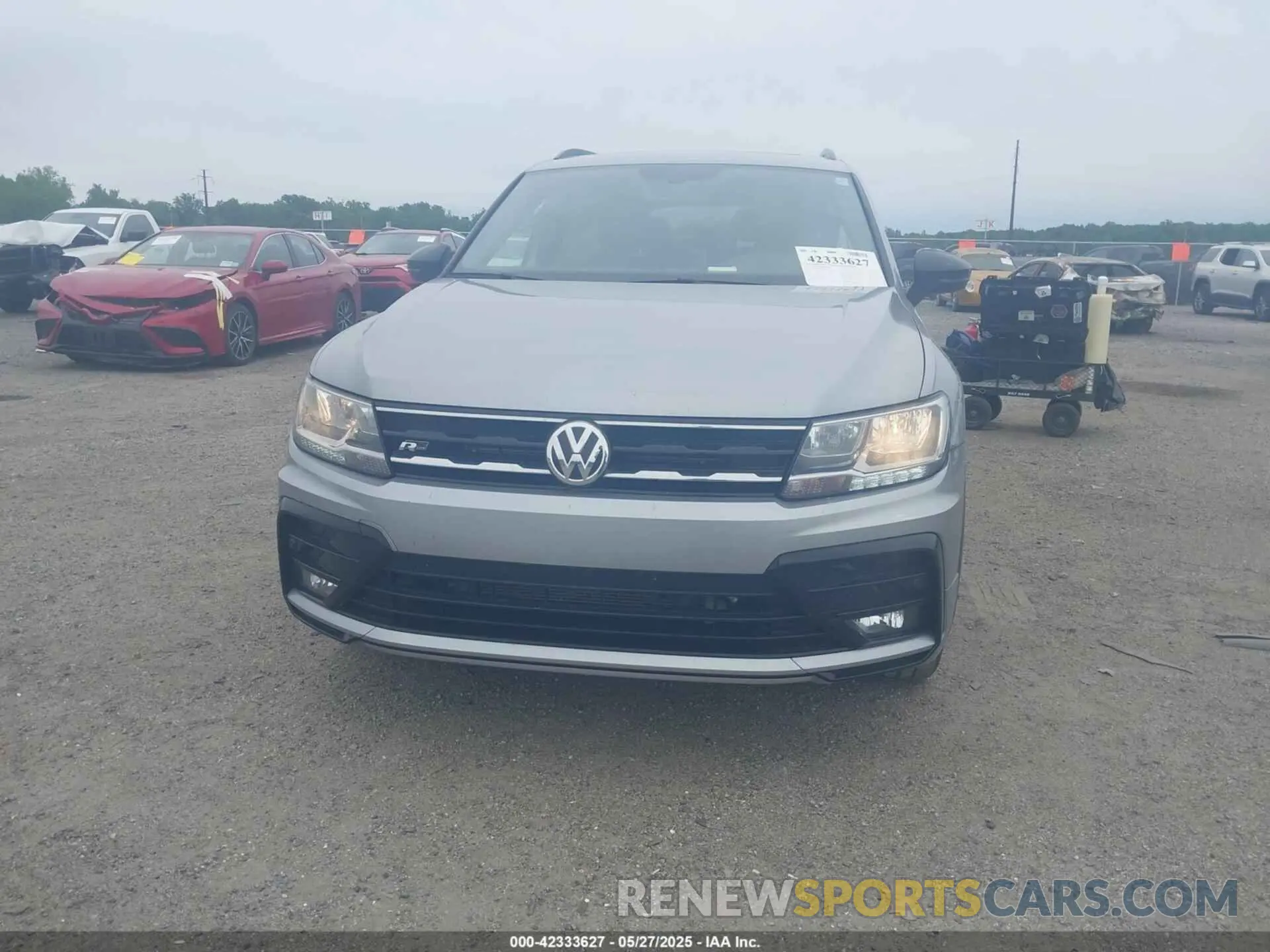 12 Photograph of a damaged car 3VV2B7AX3MM130642 VOLKSWAGEN TIGUAN 2021