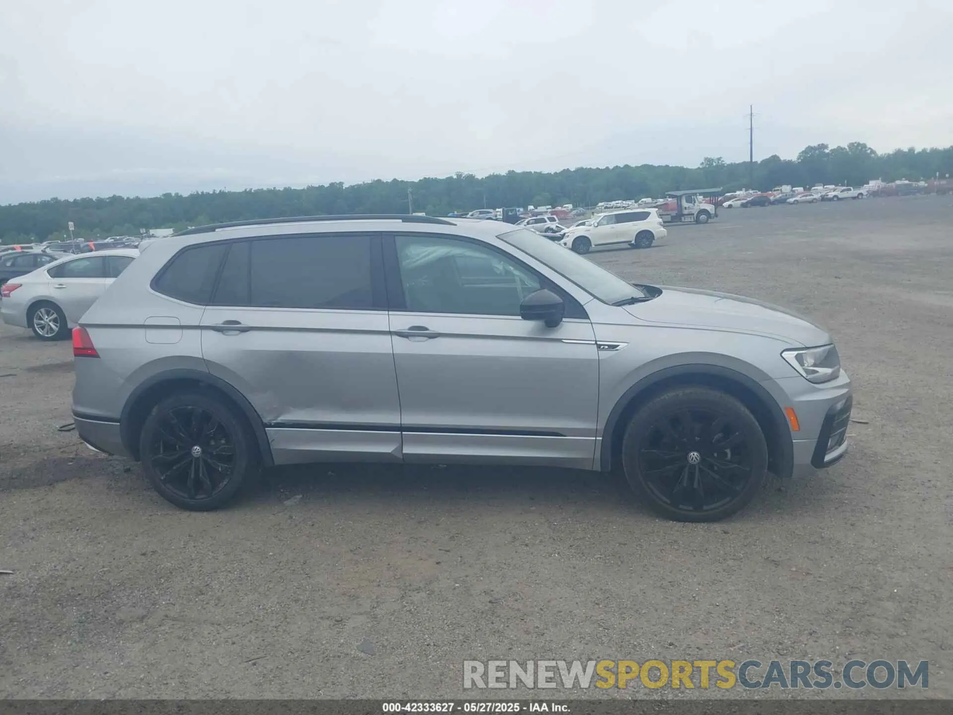 13 Photograph of a damaged car 3VV2B7AX3MM130642 VOLKSWAGEN TIGUAN 2021