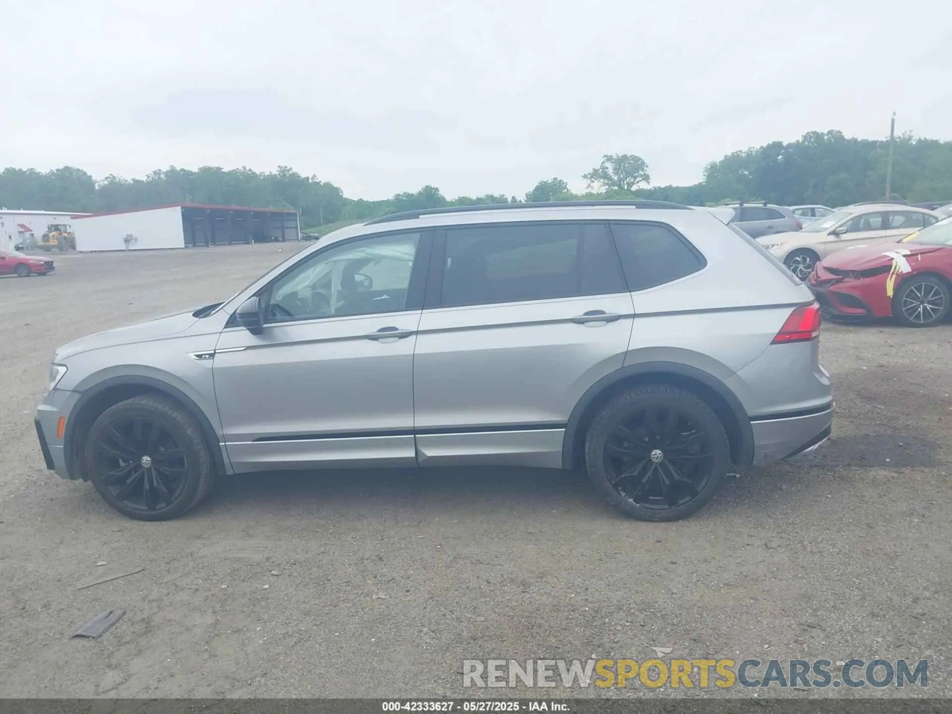 14 Photograph of a damaged car 3VV2B7AX3MM130642 VOLKSWAGEN TIGUAN 2021