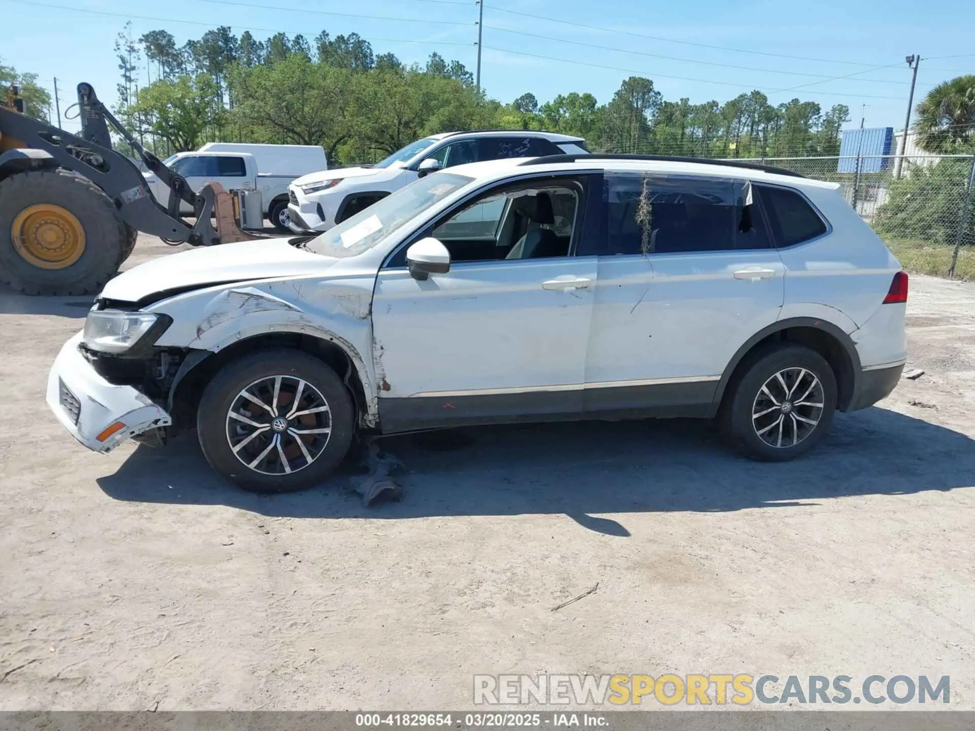 13 Photograph of a damaged car 3VV2B7AX4MM031490 VOLKSWAGEN TIGUAN 2021