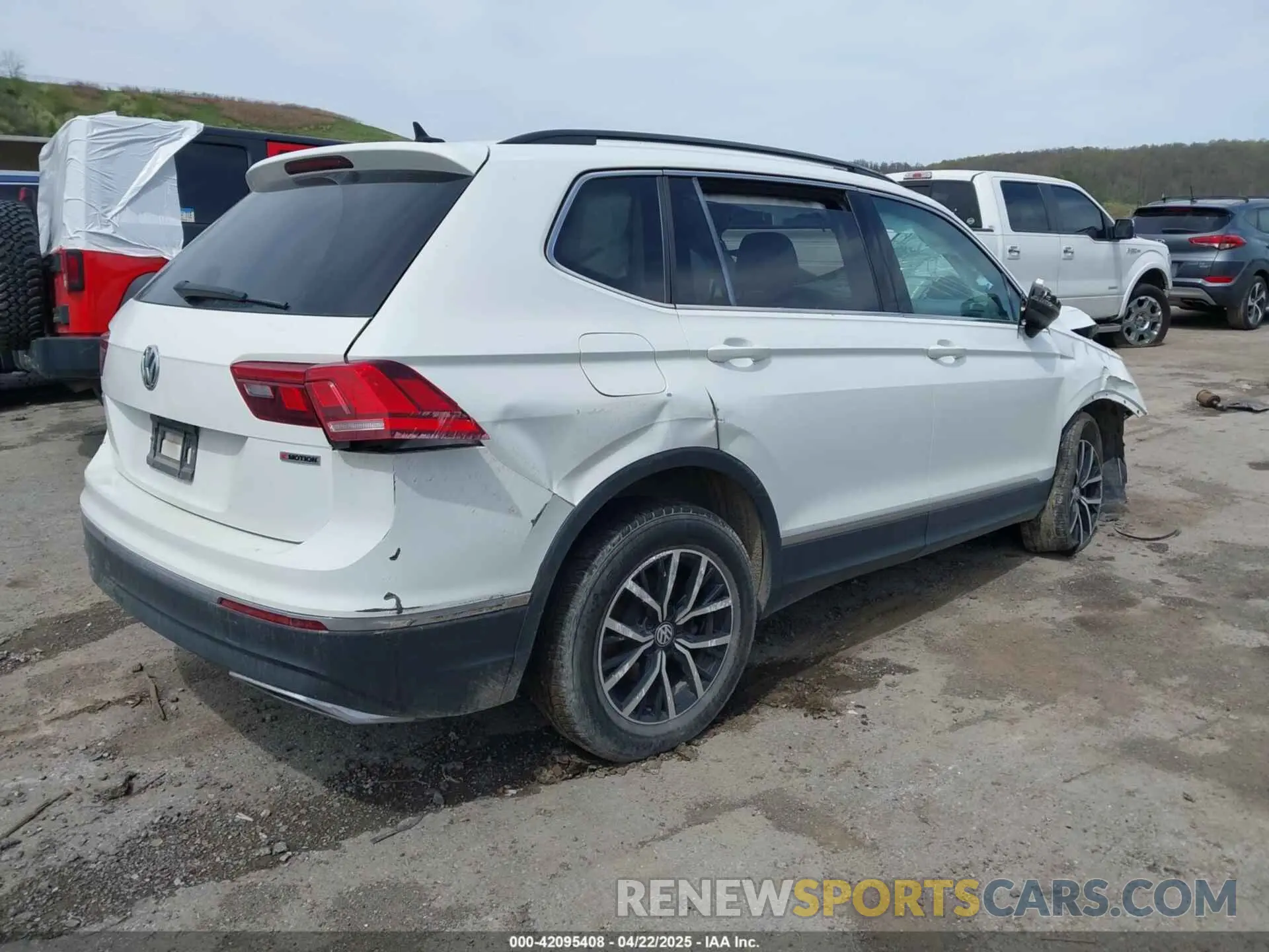 4 Photograph of a damaged car 3VV2B7AX4MM044806 VOLKSWAGEN TIGUAN 2021