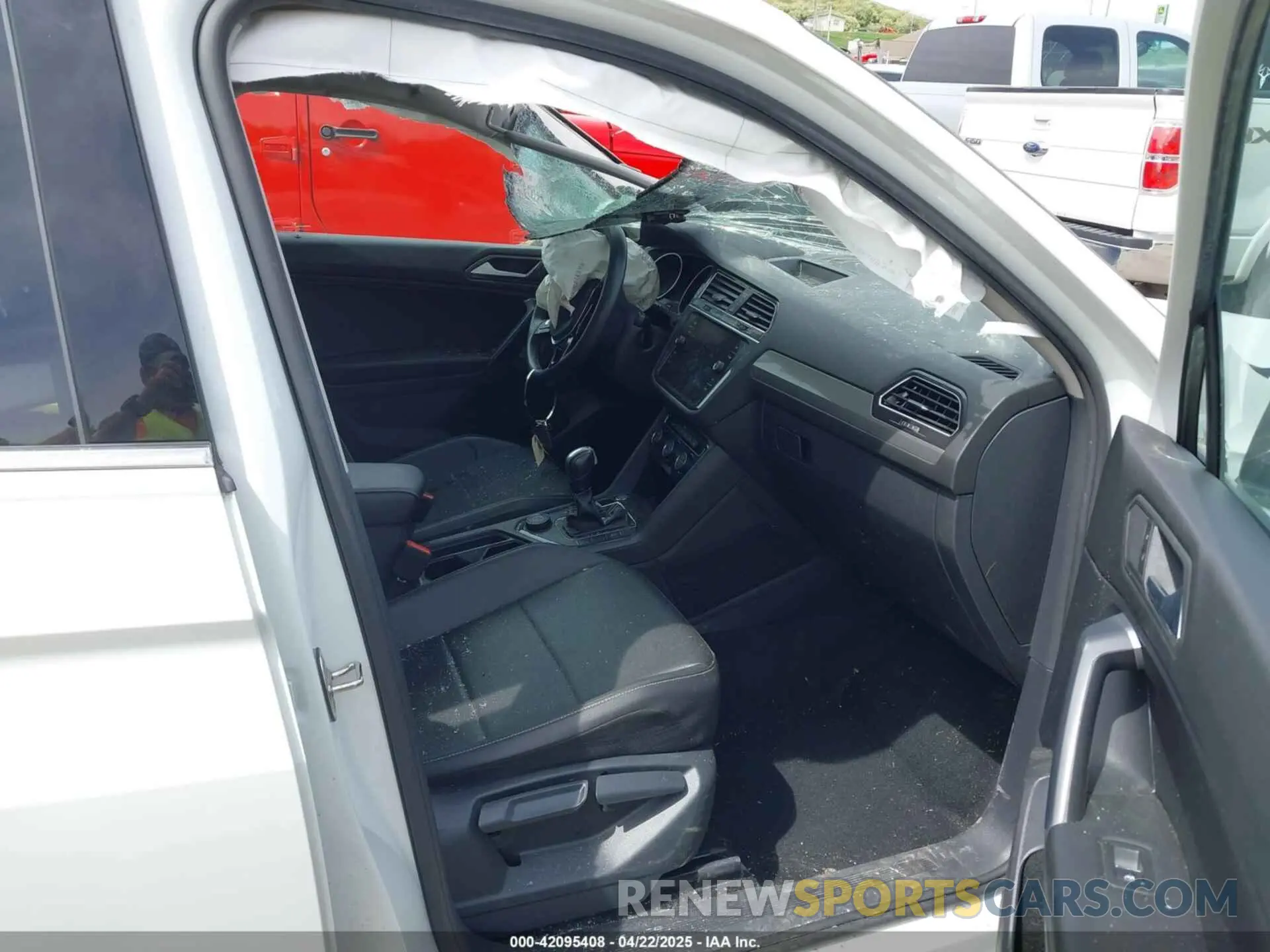 5 Photograph of a damaged car 3VV2B7AX4MM044806 VOLKSWAGEN TIGUAN 2021