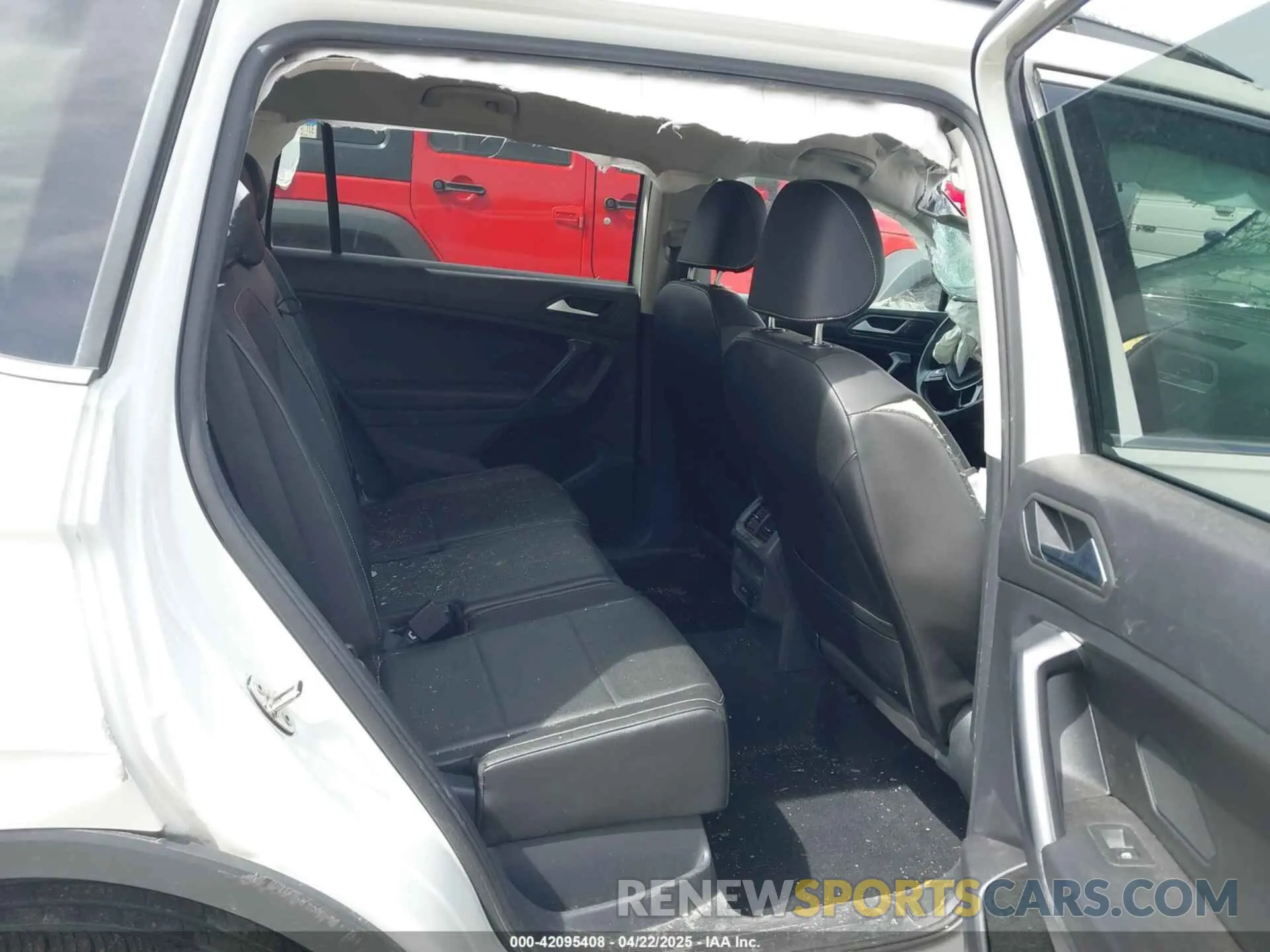 8 Photograph of a damaged car 3VV2B7AX4MM044806 VOLKSWAGEN TIGUAN 2021