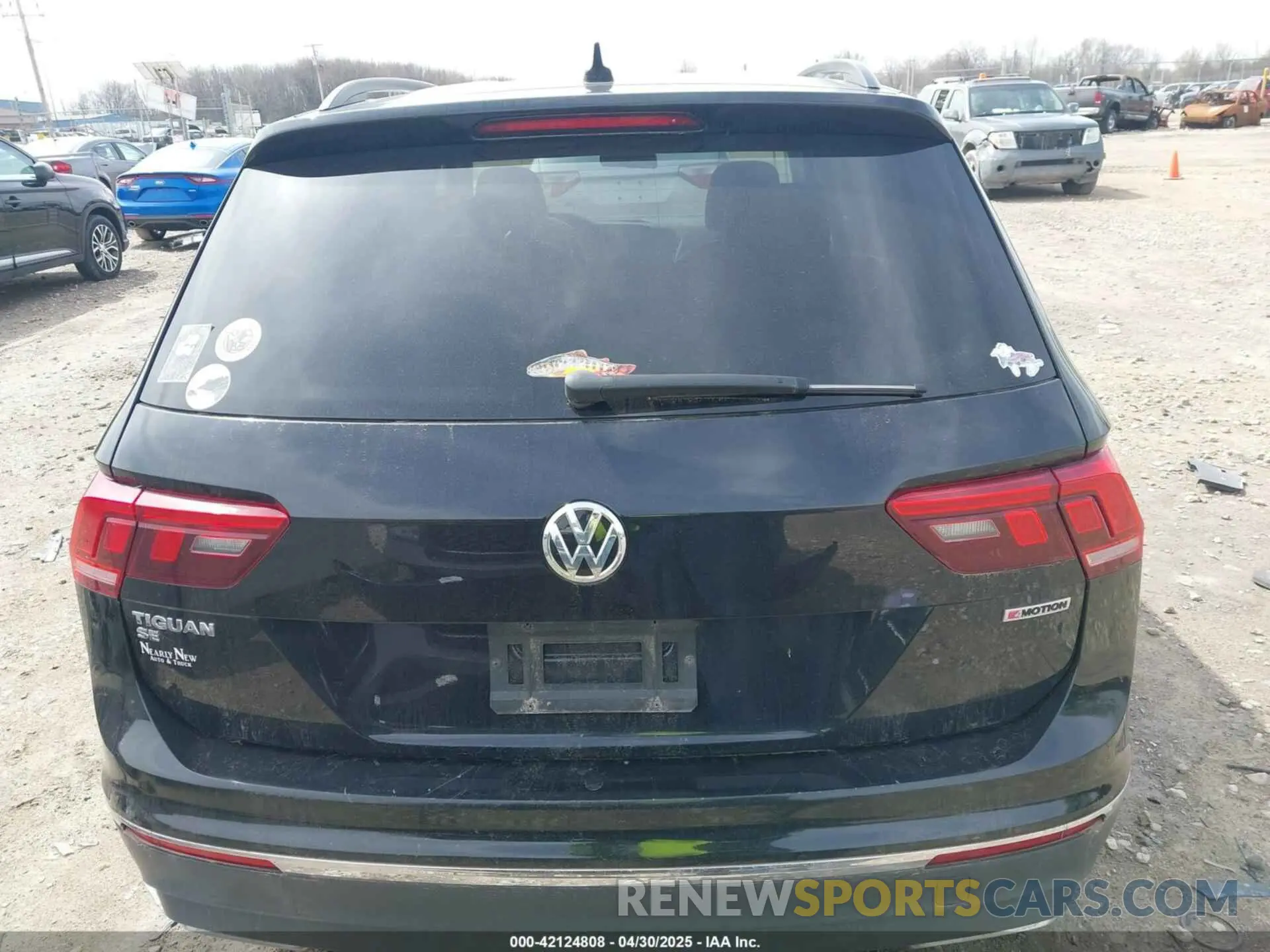17 Photograph of a damaged car 3VV2B7AX4MM050282 VOLKSWAGEN TIGUAN 2021