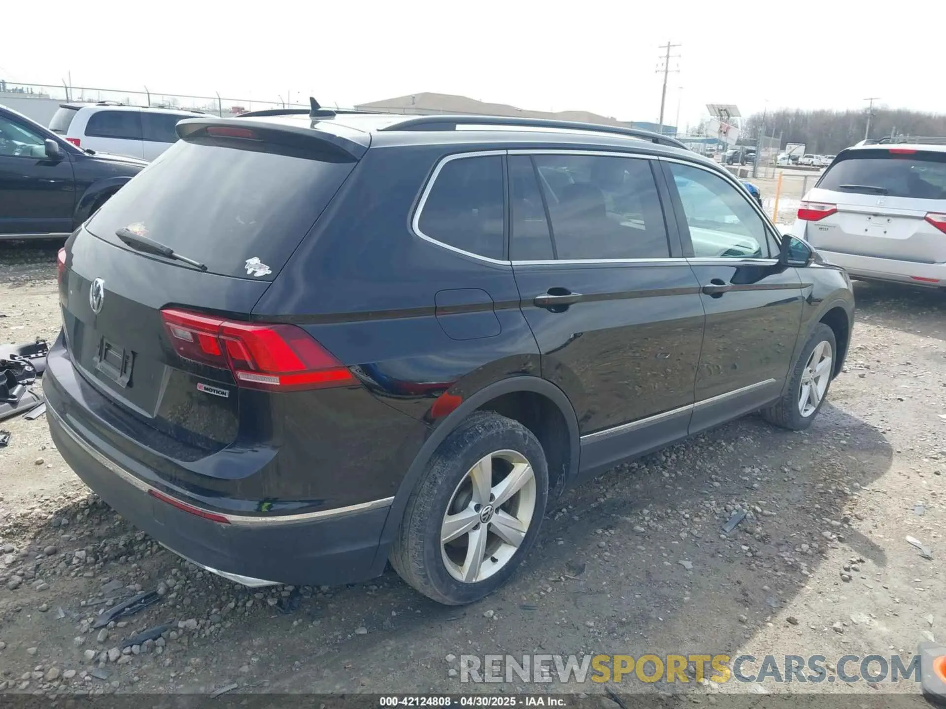 4 Photograph of a damaged car 3VV2B7AX4MM050282 VOLKSWAGEN TIGUAN 2021
