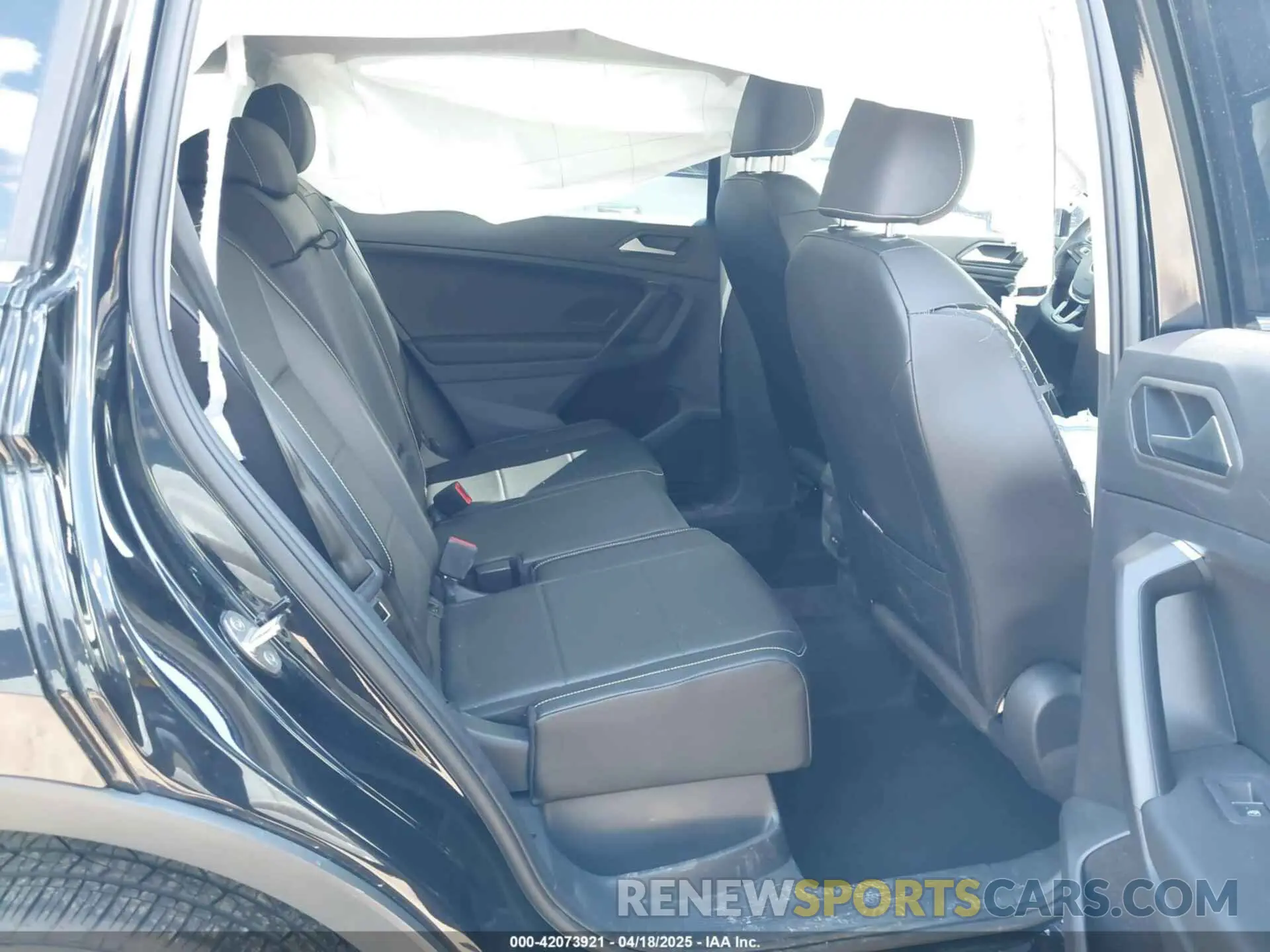 8 Photograph of a damaged car 3VV2B7AX4MM121545 VOLKSWAGEN TIGUAN 2021