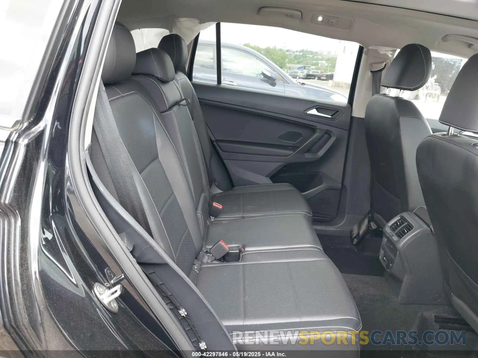 8 Photograph of a damaged car 3VV2B7AX4MM159373 VOLKSWAGEN TIGUAN 2021