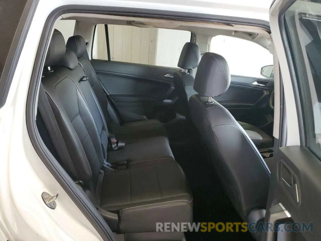 11 Photograph of a damaged car 3VV2B7AX5MM009482 VOLKSWAGEN TIGUAN 2021