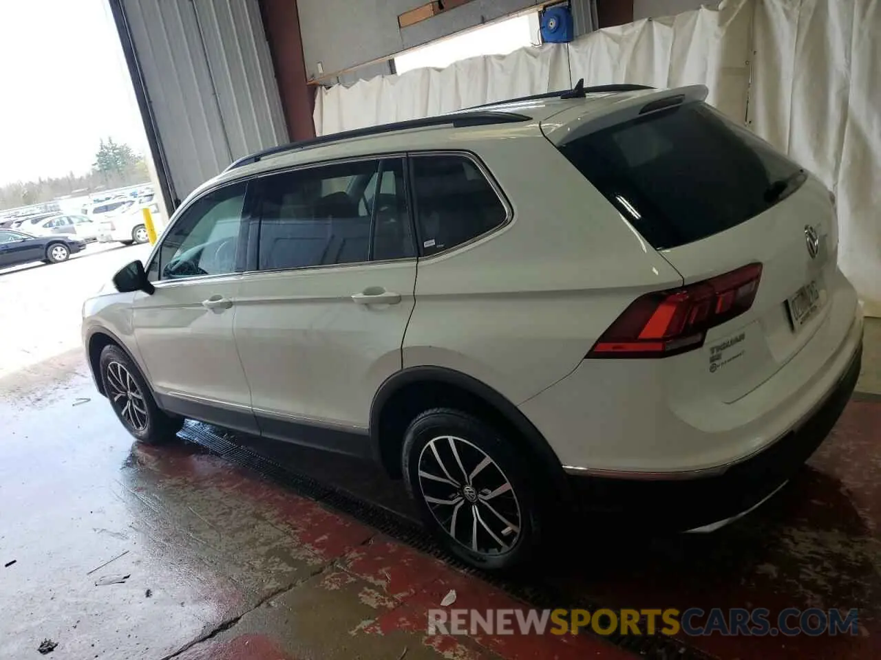 2 Photograph of a damaged car 3VV2B7AX5MM009482 VOLKSWAGEN TIGUAN 2021