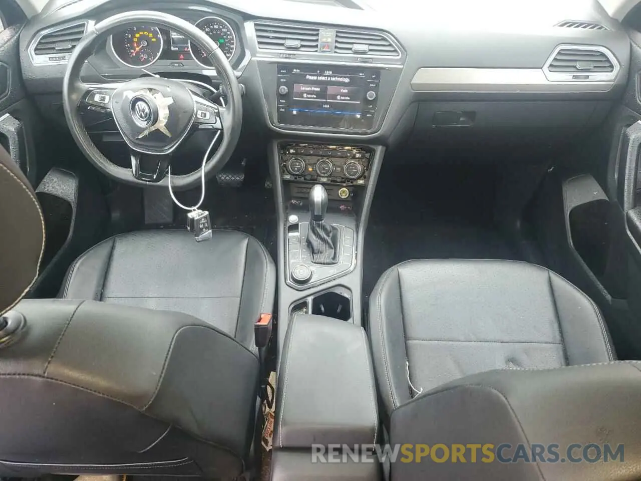 8 Photograph of a damaged car 3VV2B7AX5MM058164 VOLKSWAGEN TIGUAN 2021