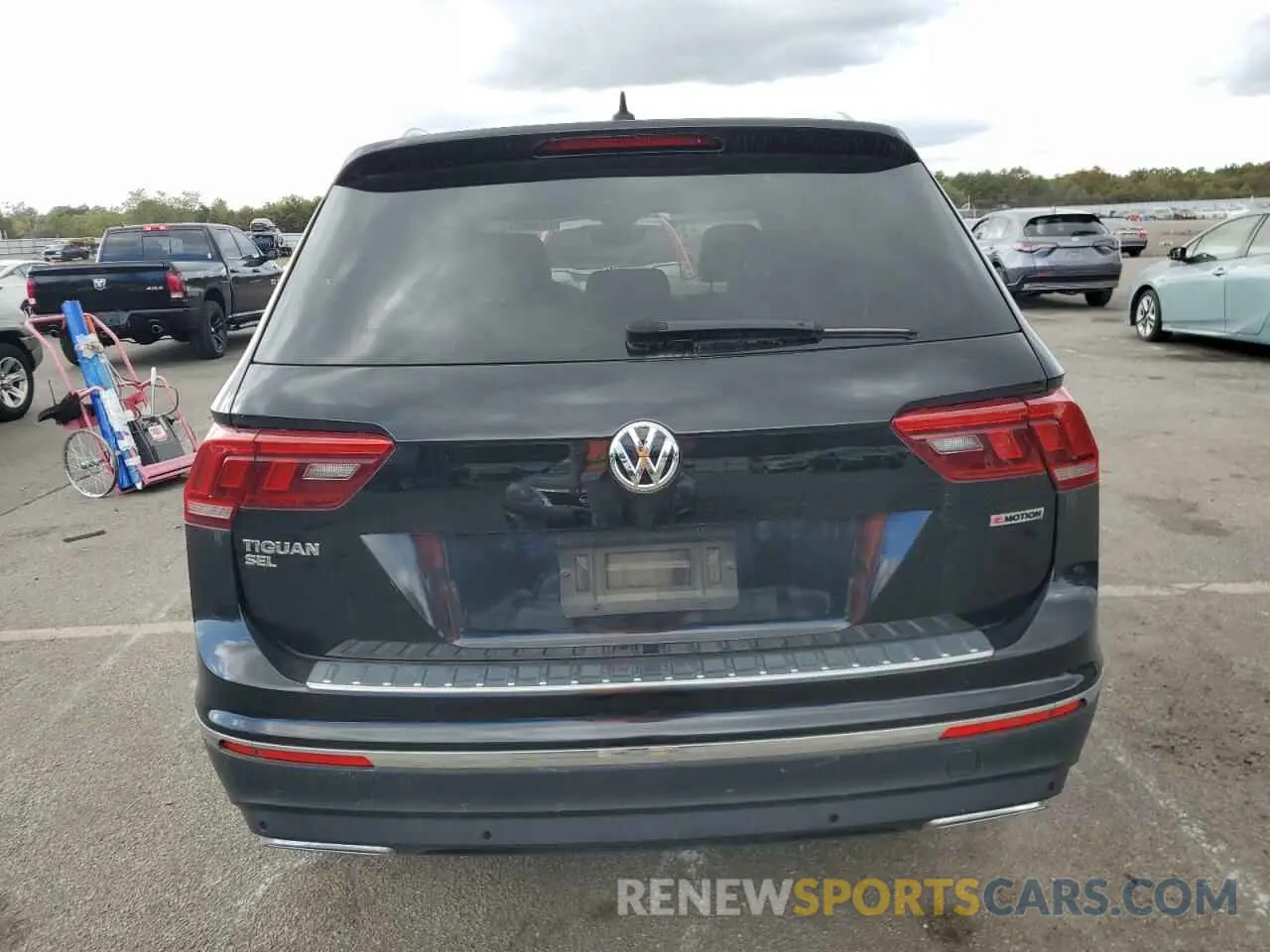 6 Photograph of a damaged car 3VV2B7AX5MM083355 VOLKSWAGEN TIGUAN 2021