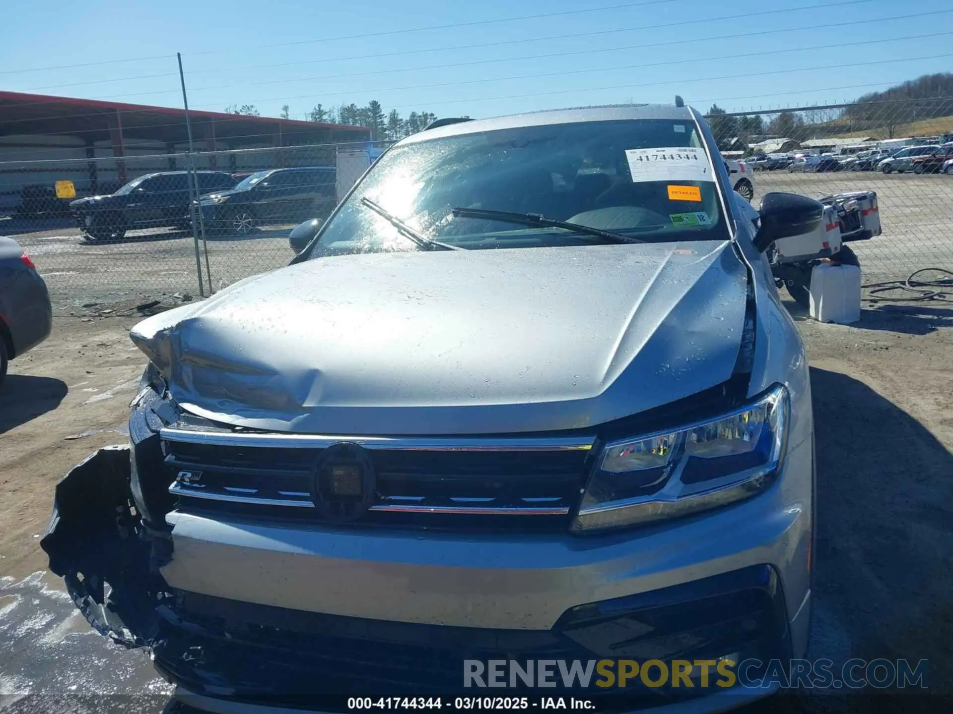 12 Photograph of a damaged car 3VV2B7AX5MM113633 VOLKSWAGEN TIGUAN 2021