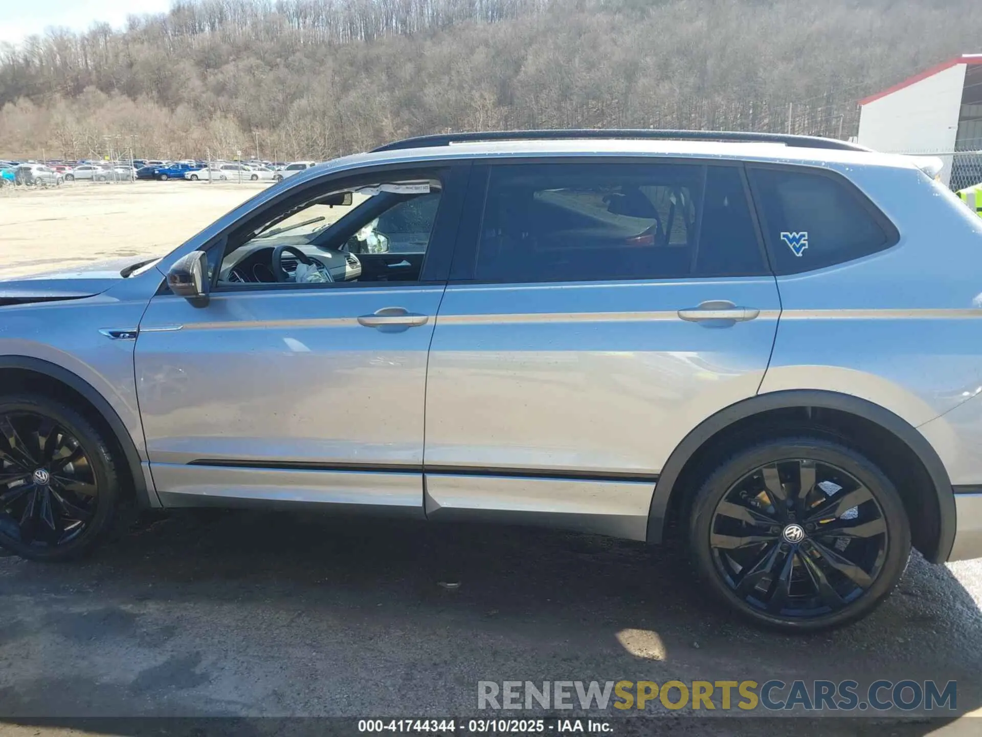 14 Photograph of a damaged car 3VV2B7AX5MM113633 VOLKSWAGEN TIGUAN 2021