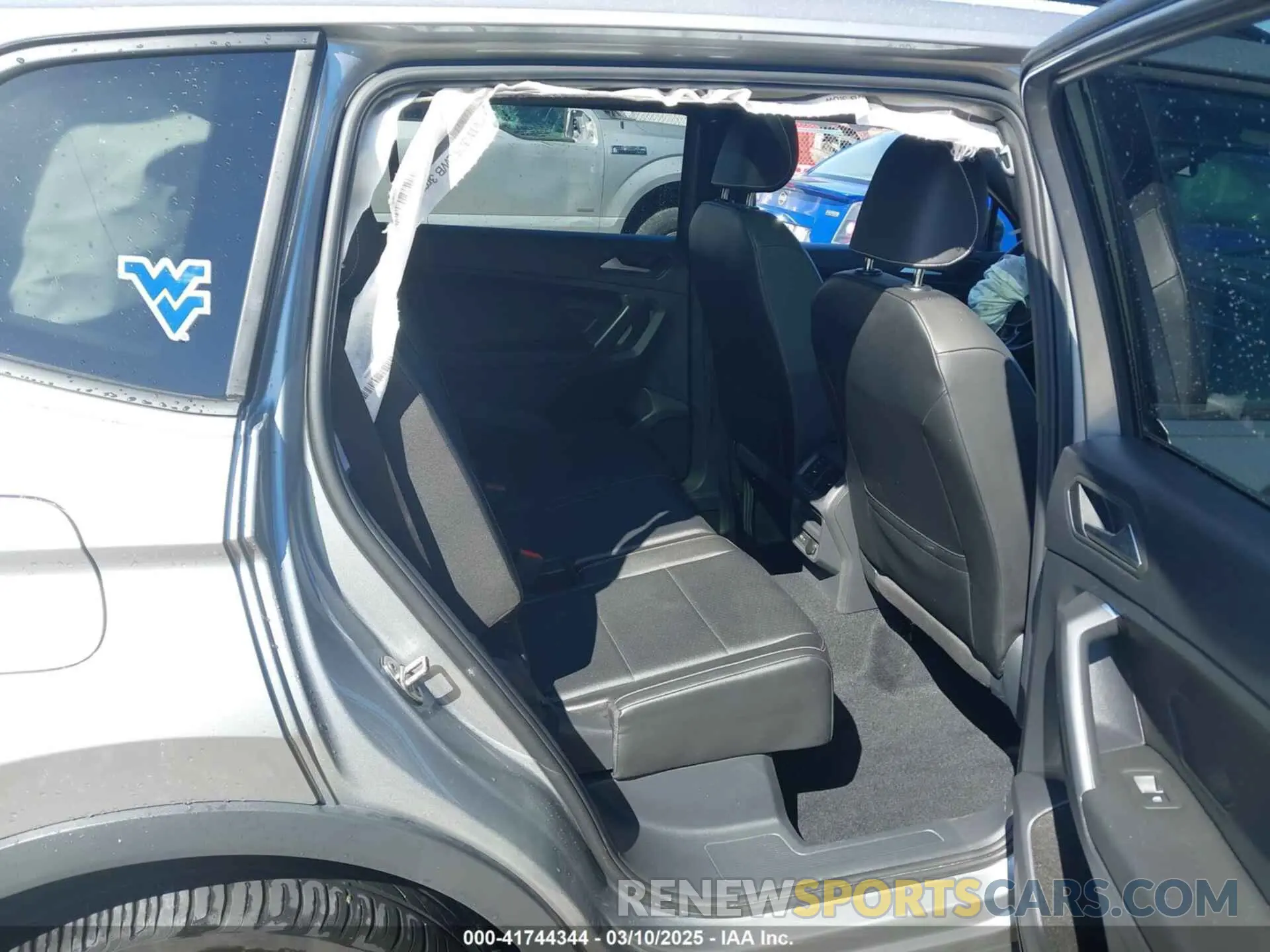 8 Photograph of a damaged car 3VV2B7AX5MM113633 VOLKSWAGEN TIGUAN 2021