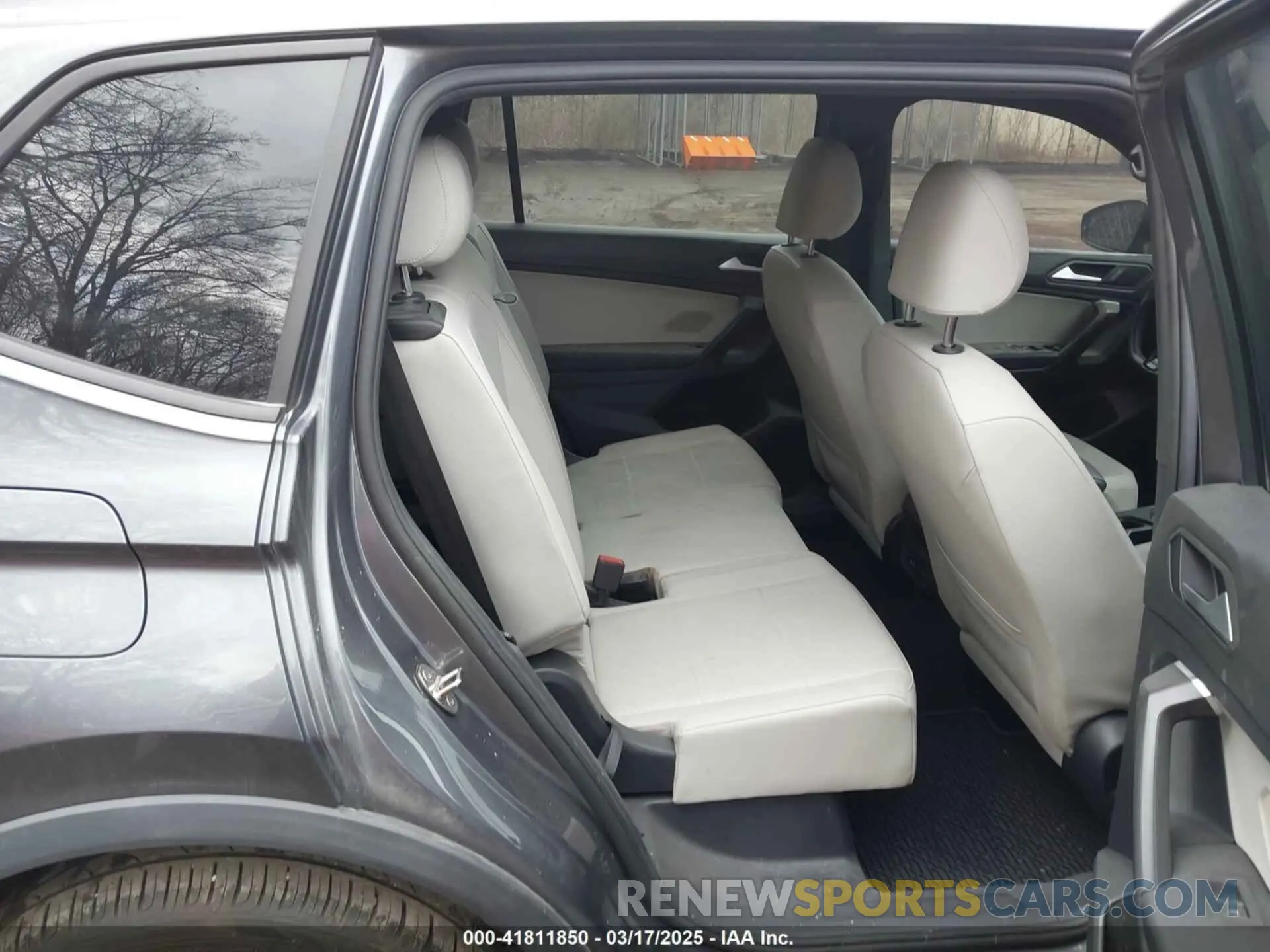 8 Photograph of a damaged car 3VV2B7AX5MM126415 VOLKSWAGEN TIGUAN 2021