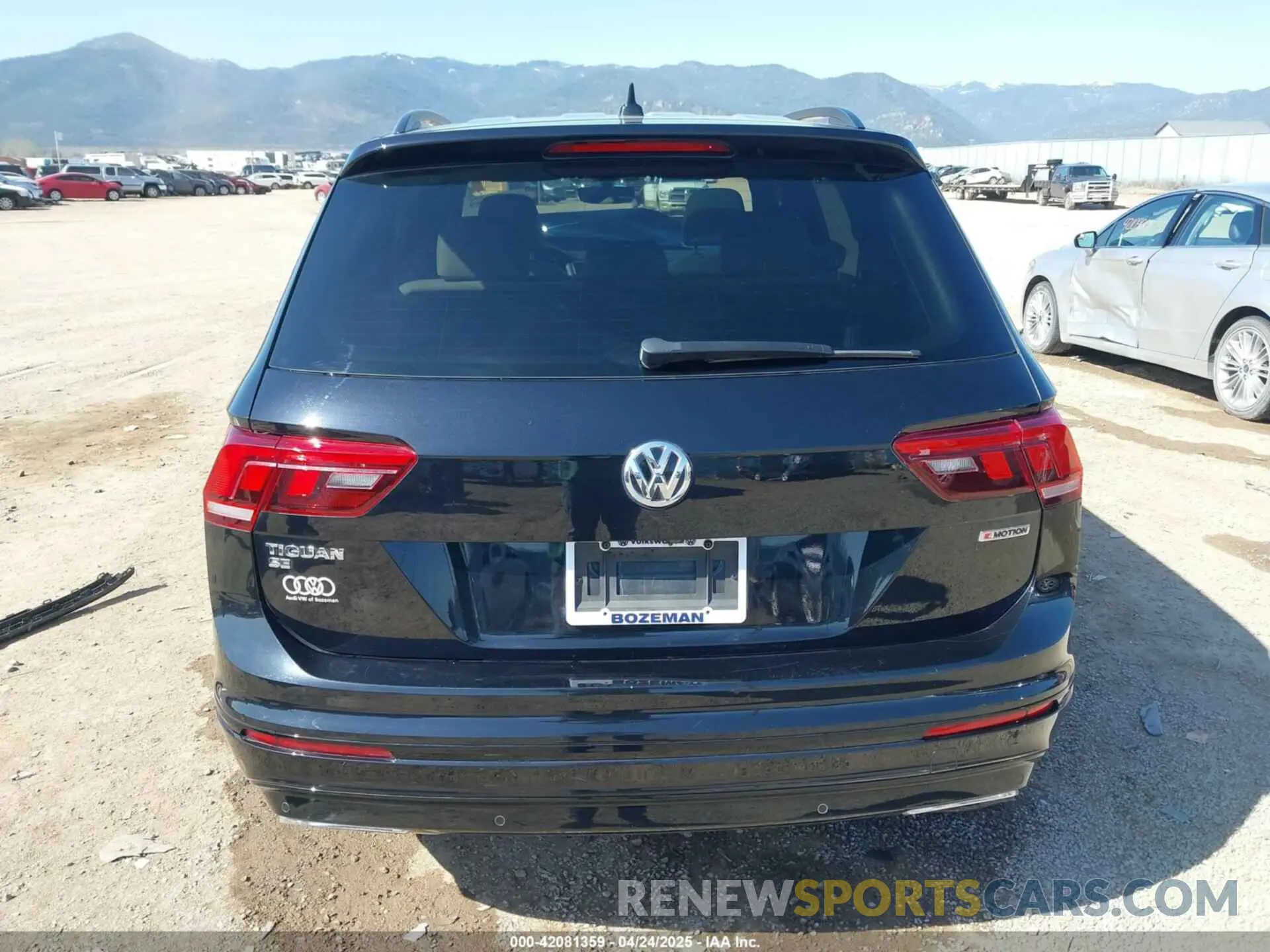 17 Photograph of a damaged car 3VV2B7AX5MM140654 VOLKSWAGEN TIGUAN 2021