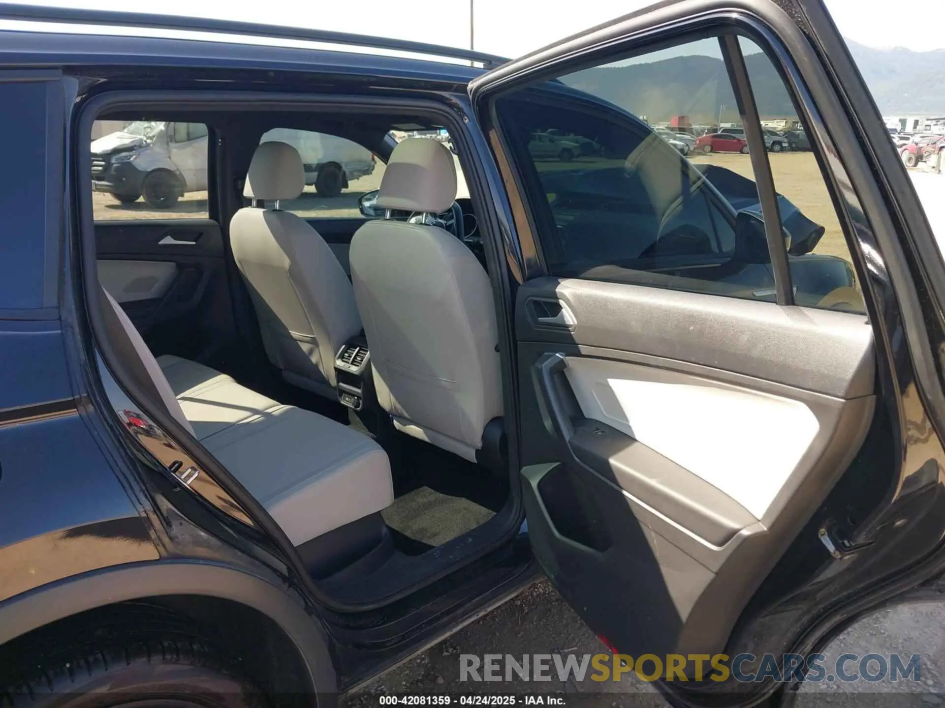 8 Photograph of a damaged car 3VV2B7AX5MM140654 VOLKSWAGEN TIGUAN 2021